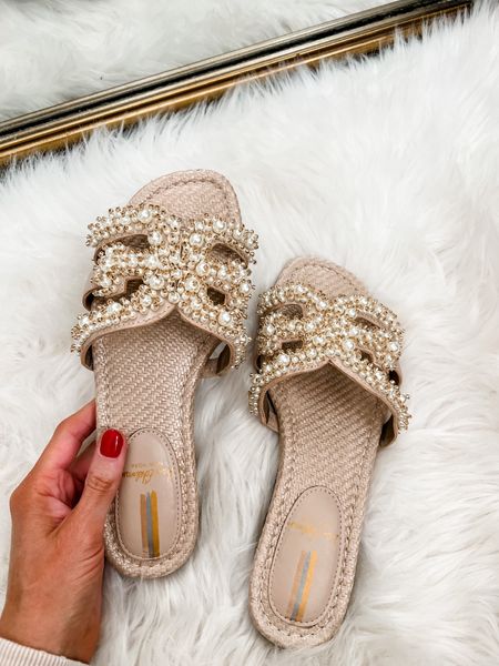 These sandals have been on repress for me this season! The fit is true to size and they are so comfortable! 

Loverly Grey, Sam Edelman sandals

#LTKstyletip #LTKshoecrush #LTKFind