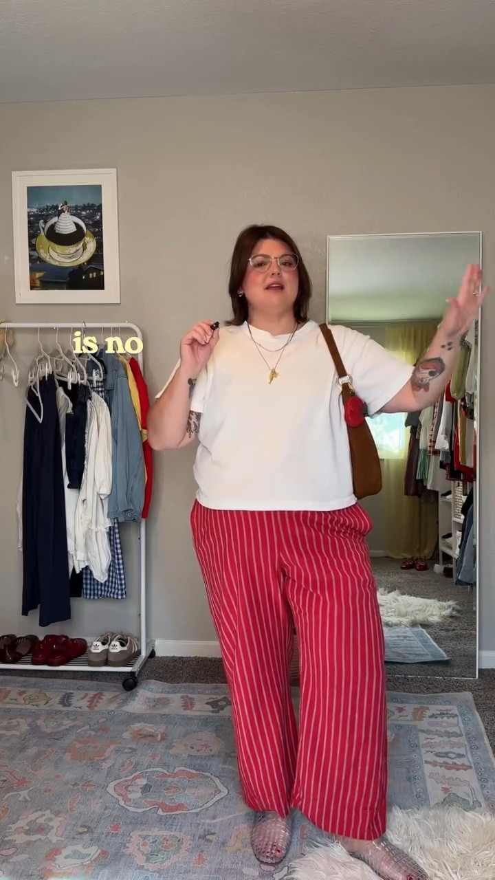 day 2/30 shopping my closet as a size 16 with an apron belly 🍿🕷️

& I'm giving you my secret formula for an outfit that "feels like pajamas but isn't pajamas and is actually cute enough to wear outside your house" (gotta work on that name) 

taking suggestions first future episodes and I'd love know what you're struggling to wear in your closet ✨⤵️

@gap @target @baublebar @warbyparker @oldnavy 

#shopyourcloset #wearwhatihave #size16 #apronbelly comfycute