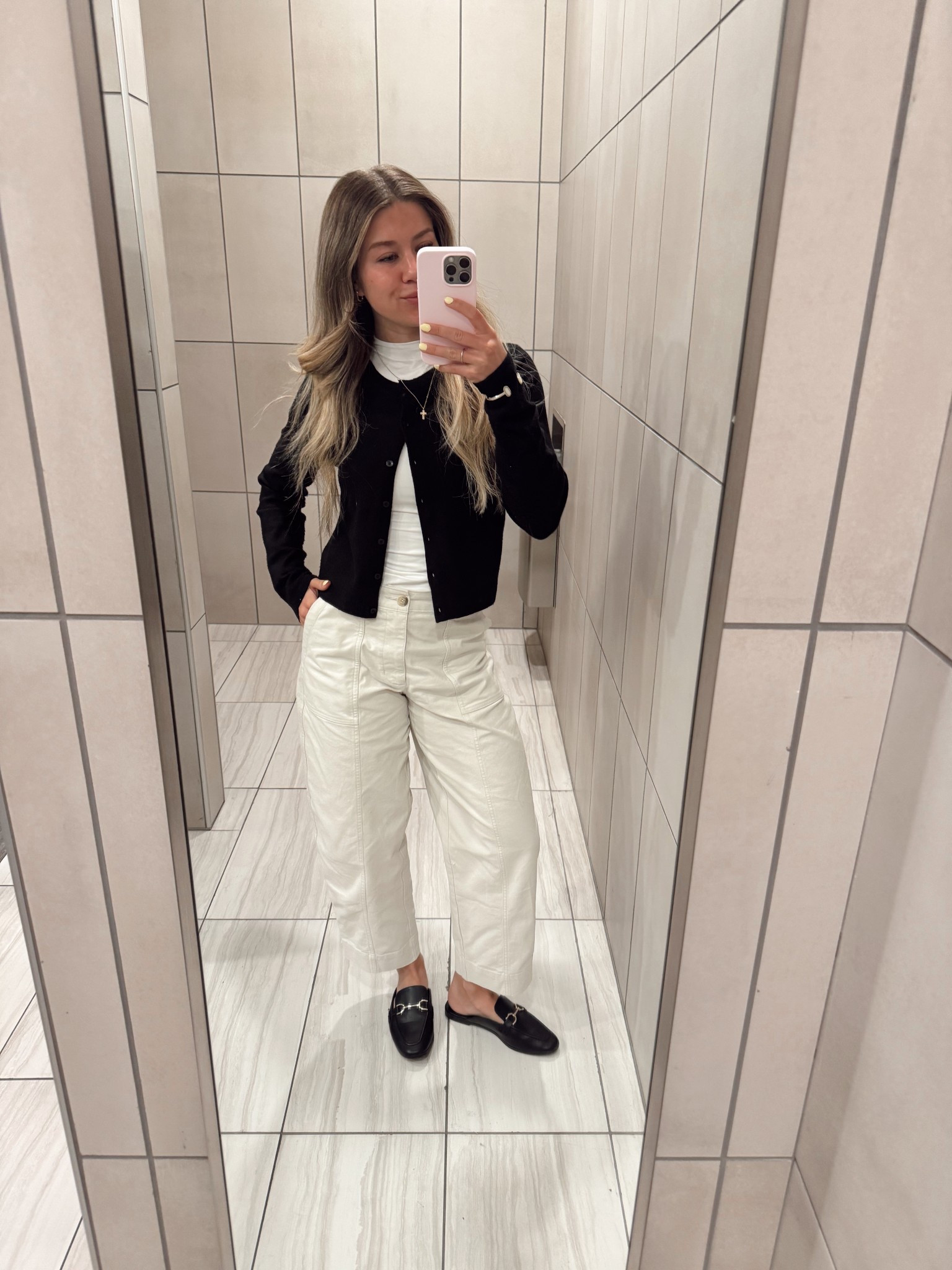 winter to spring transitional workwear outfit | white barrel jeans | cargo pants | casual workwear | office outfit inspo


#LTKShoeCrush #LTKWorkwear #LTKStyleTip