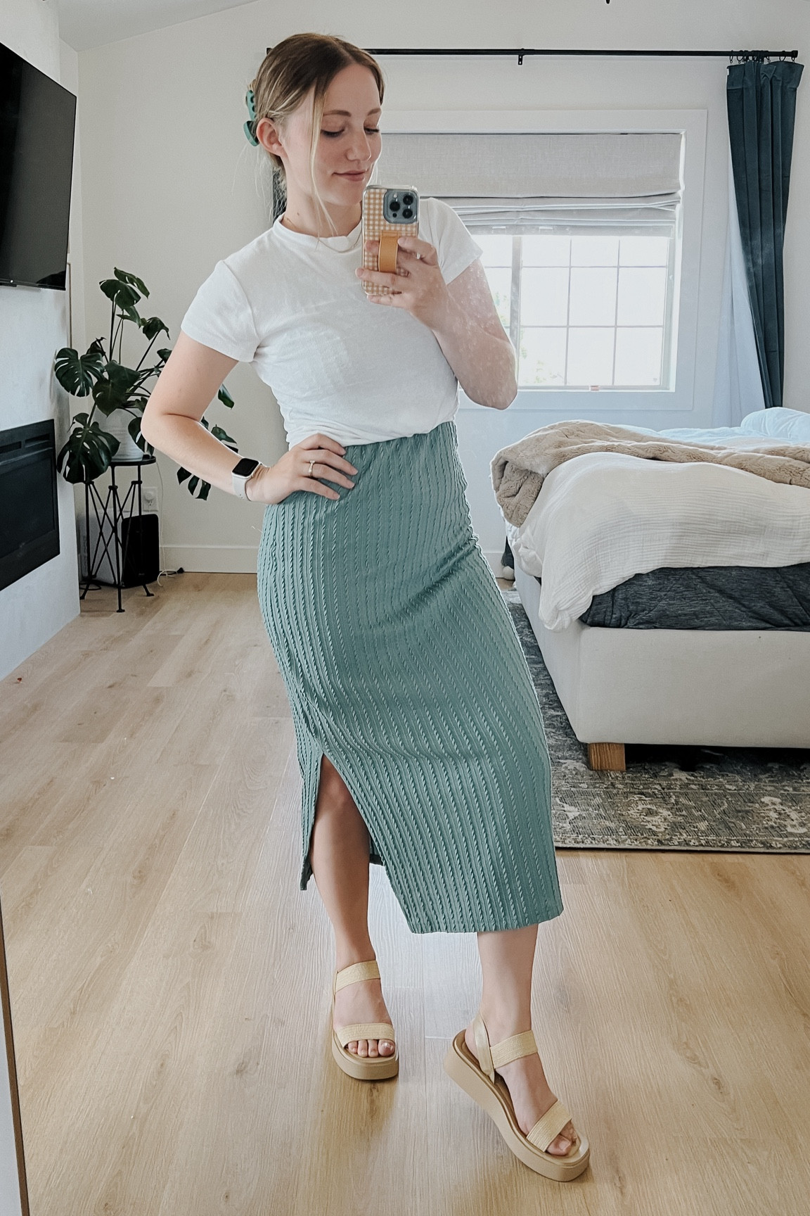 Cutest platform sandals for less than $20 😱

They are a little narrow, so size up if you have a wider foot ☺️

#LTKFindsUnder50 #LTKShoeCrush #LTKSeasonal