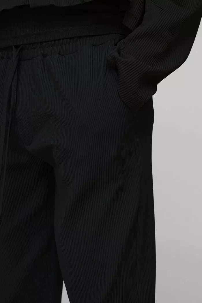 Slim Fit Pleated Trousers | boohoo (US & Canada)