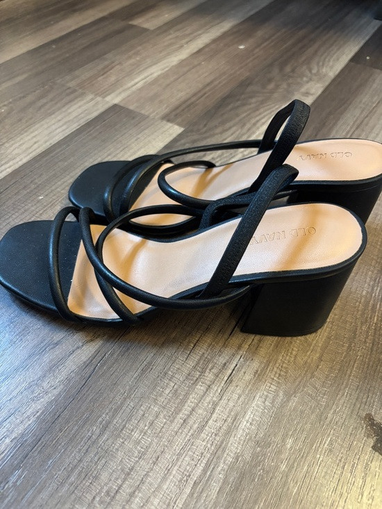 Old Navy Black Strappy Block Heel Sandals with Crossed Straps | Poshmark