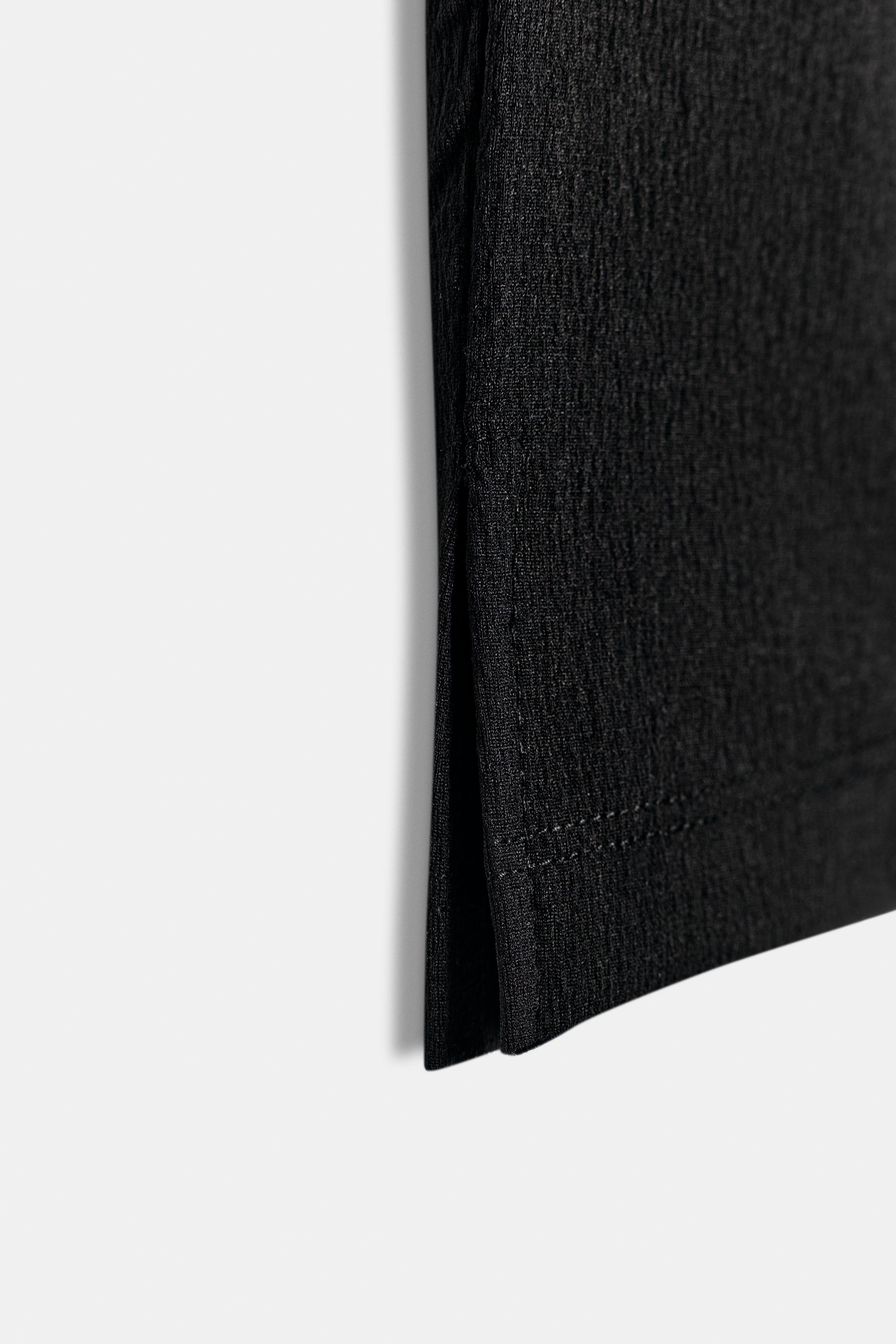 Capri pants made of stretch fabric. Mid-rise with an elastic waistband. | Zara US