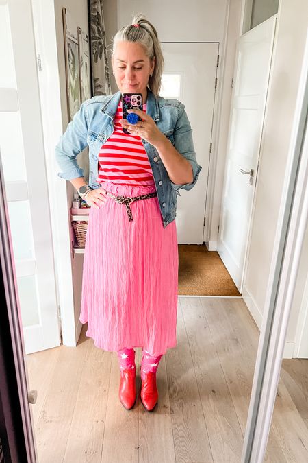 Ootd - Friday. Pink satin crinkle skirt (Wibra, L) paired with a pink and red striped t-shirt, a thin leopard belt and a fitted denim jacket (both old). Boots are DWRS x Ramijntje. 



#LTKmidsize #LTKstyletip #LTKeurope