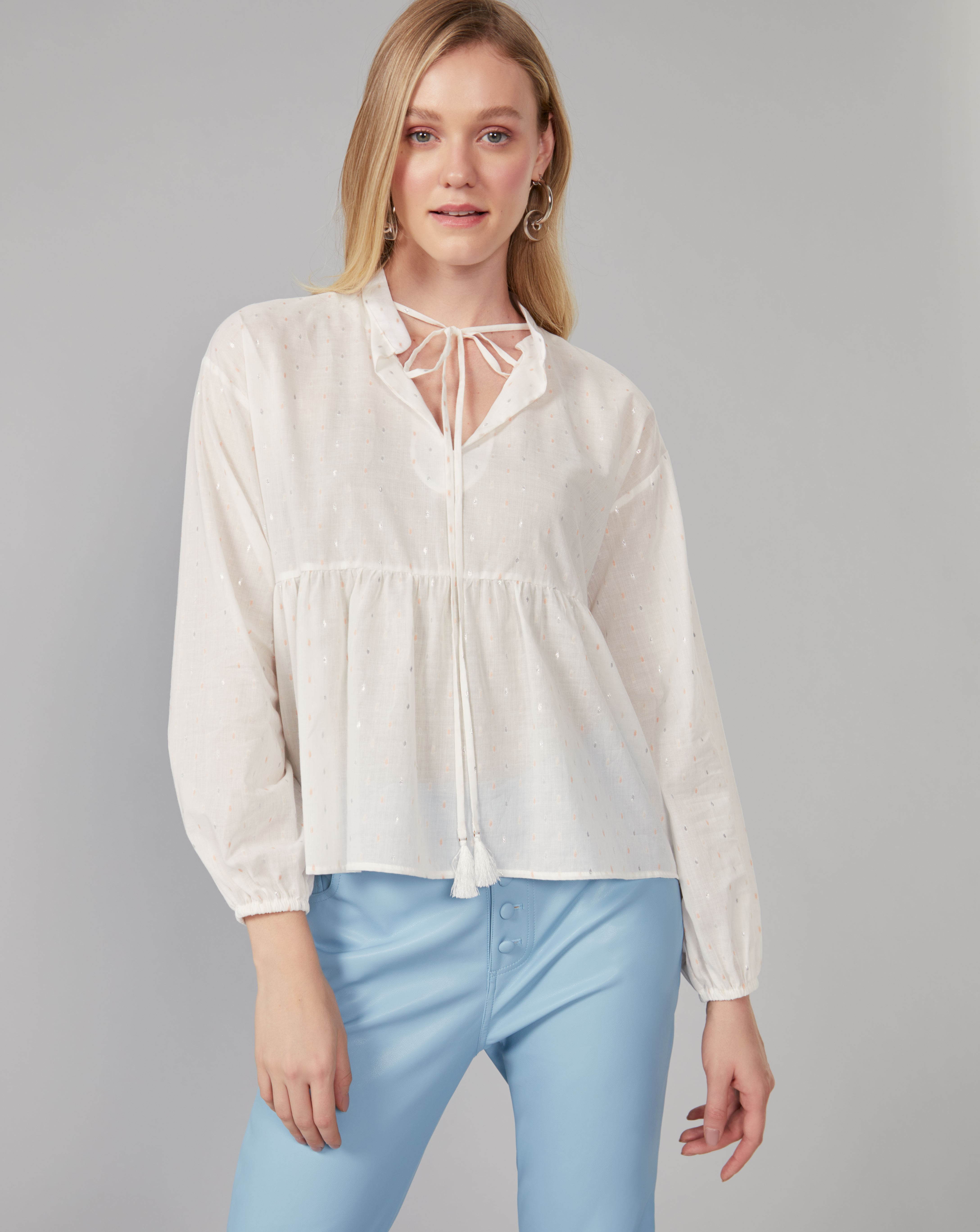 BLUSA BATA AMARRAÇÃO COM TASSEL | Amaro (BR)