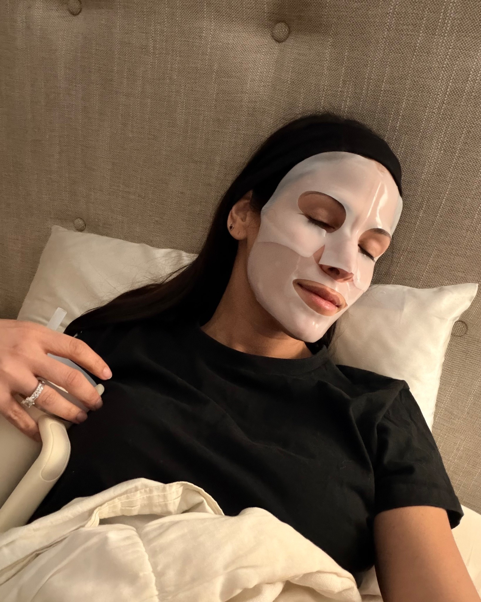 This mask is unreal.
I tried the Biodance Bio-Collagen Deep Mask and my skin was literally plump, hydrated, and glassy the next morning.
It’s an overnight hydrogel mask that:
Locks in moisture 💧
Improves elasticity
Minimizes the look of pores
Leaves your skin bouncy + smooth
It feels like a facial… but at home.

Perfect for:
🤍 Dry or tired skin
🤍 Before an event
🤍 Self-care nights

#LTKmomlife #LTKmorningroutine #LTKFindsUnder50