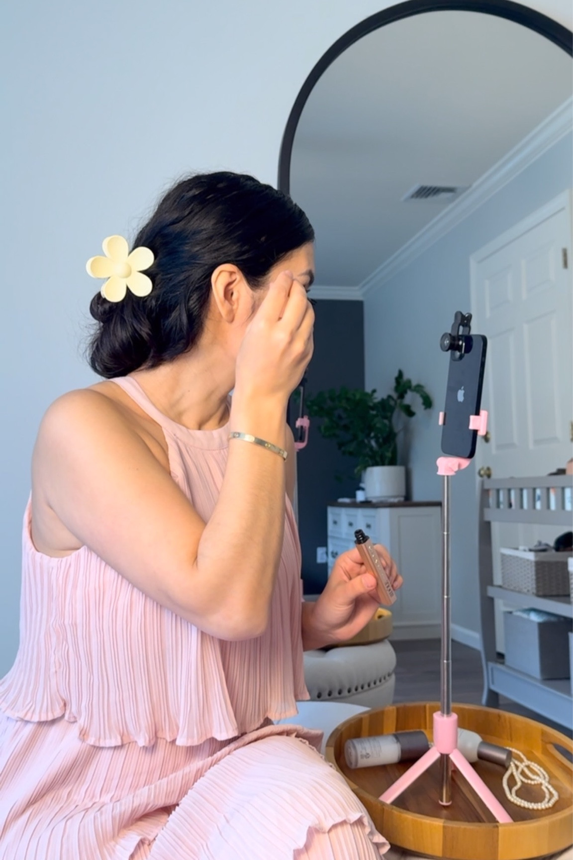 Thought I was getting flowers... but turns out, it’s the new Lancôme mascara! 🌸😆 The applicator is thin yet sturdy, making it easy to reach every corner of my eyes. It gives me long-lasting, natural length with zero clumps—just perfectly defined lashes all day. I’m officially obsessed! 💖✨ 

#LancomeMascara #LashGoals #BeautyFinds #MascaraReview #NaturalLength #giftedbylancome