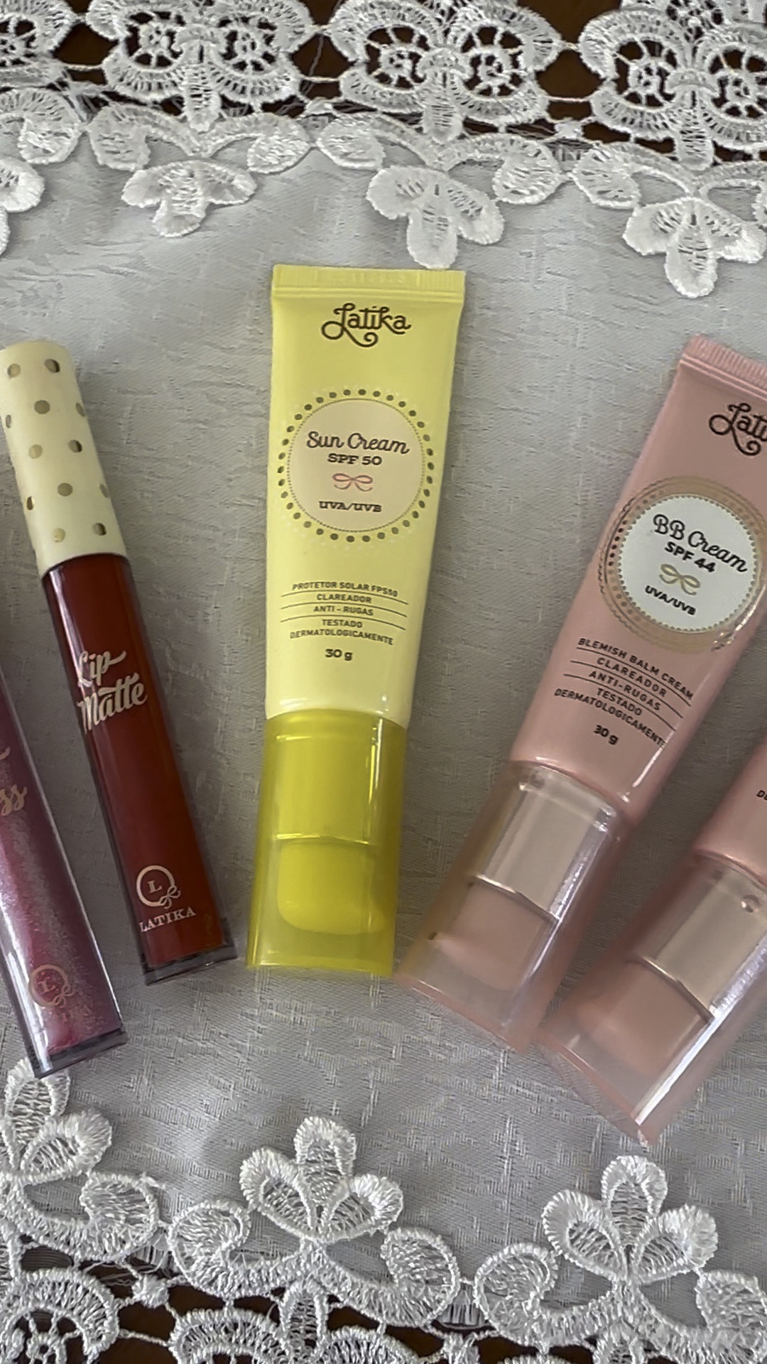 Benefícios em um só produto
▫️ protetor solar ▫️clareador▫️anti rugas.
Proteje e clareia sua pele. Gloss uma delícia, cheiro suave e deixa sua boca iluminada.

#LTKbrasil #LTKVideo #LTKbeauty