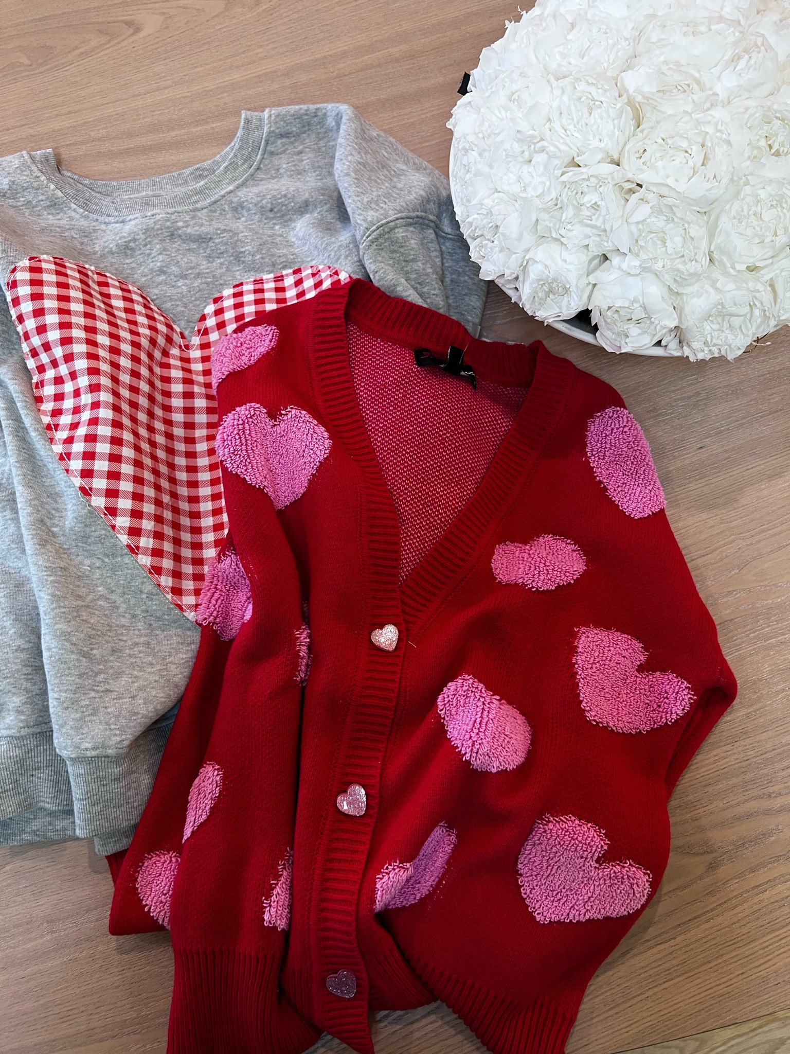 Valentines Day finds from Target 


valentines sweater, cherry sweater, heart sweater, valenitnes outfit, cardigan, valentines shoes, purse, mug, earrings 



#LTKFindsUnder50 #LTKStyleTip #LTKSeasonal