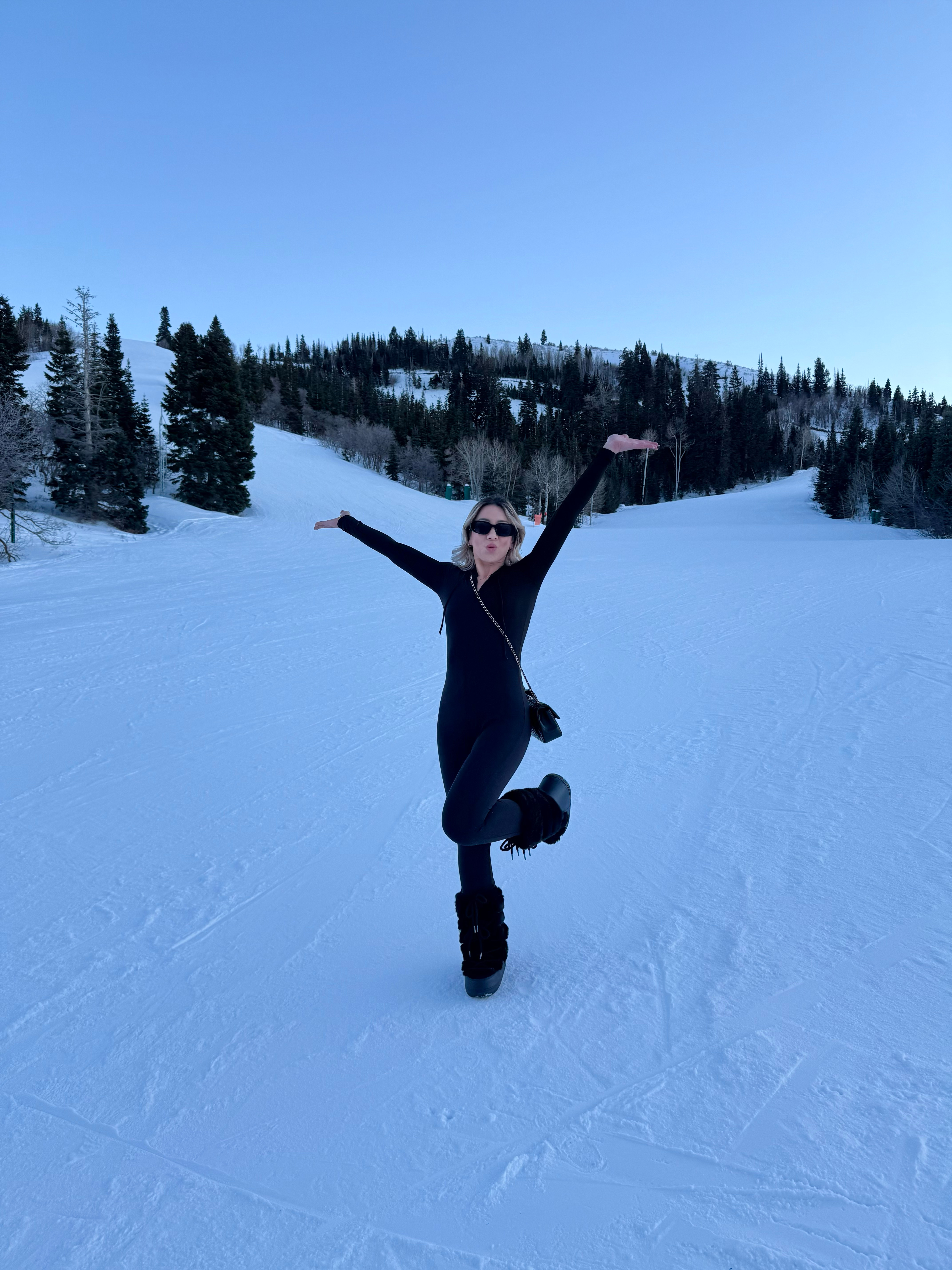 An all black Après Ski Look #ltkapresski 

 #LTKActive #LTKStyleTip #LTKTravel