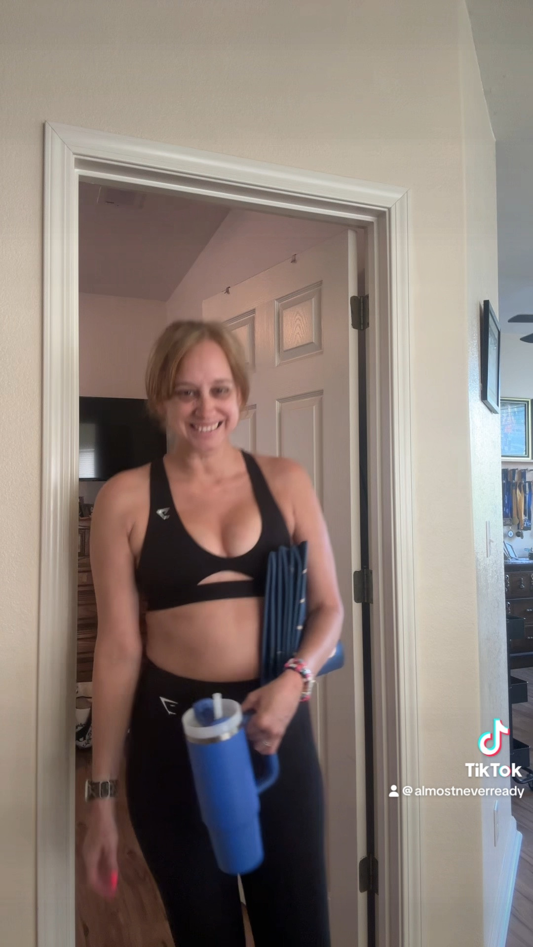 Workout fit 
Crossover sports bra 
Black training leggings 
Peek a boo sports bra 

#LTKActive #LTKFitness #LTKSeasonal