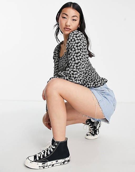 New Look shirred square neck long sleeve top in daisy print | ASOS (Global)