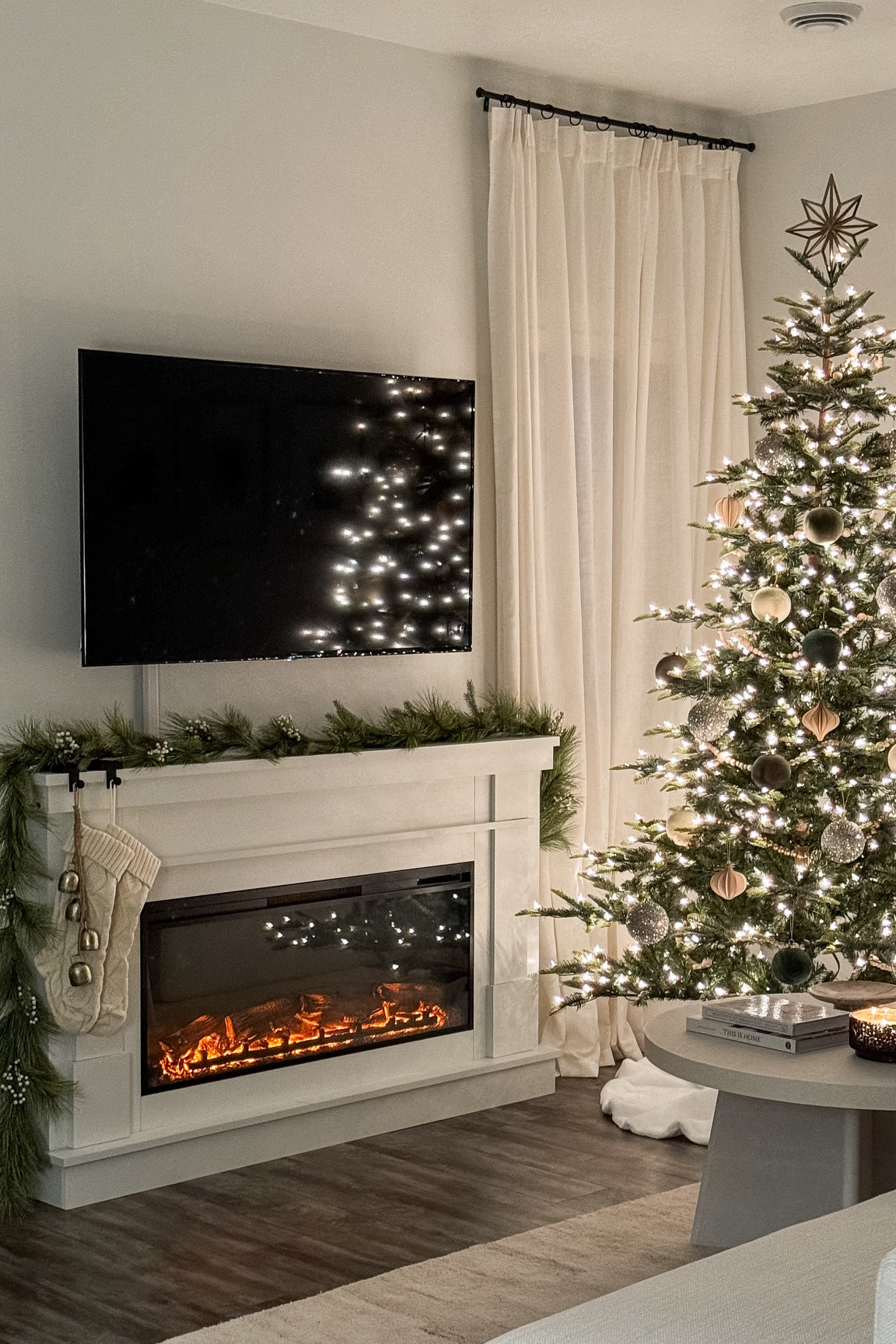Simple, cozy holiday living room decor 🌲

#LTKHoliday #LTKSeasonal #LTKHome