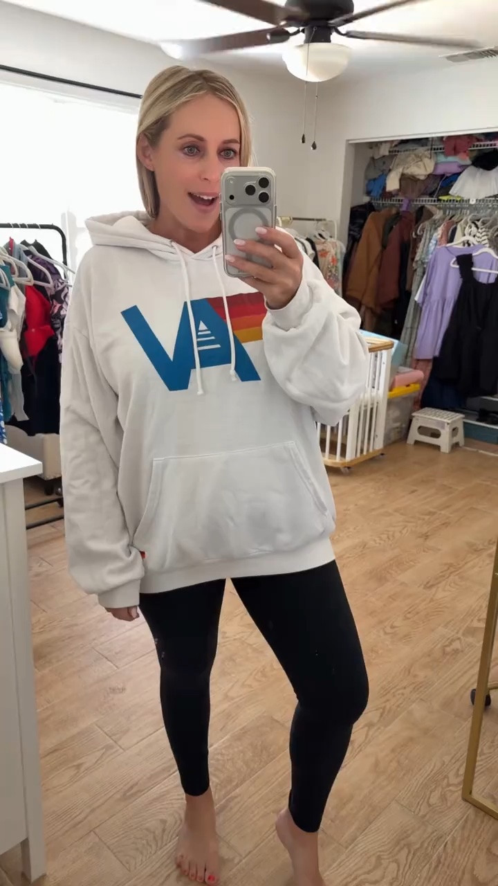 Aviator nation hoodie. Wearing xl

#LTKootd #LTKSaleAlert #LTKMidsize