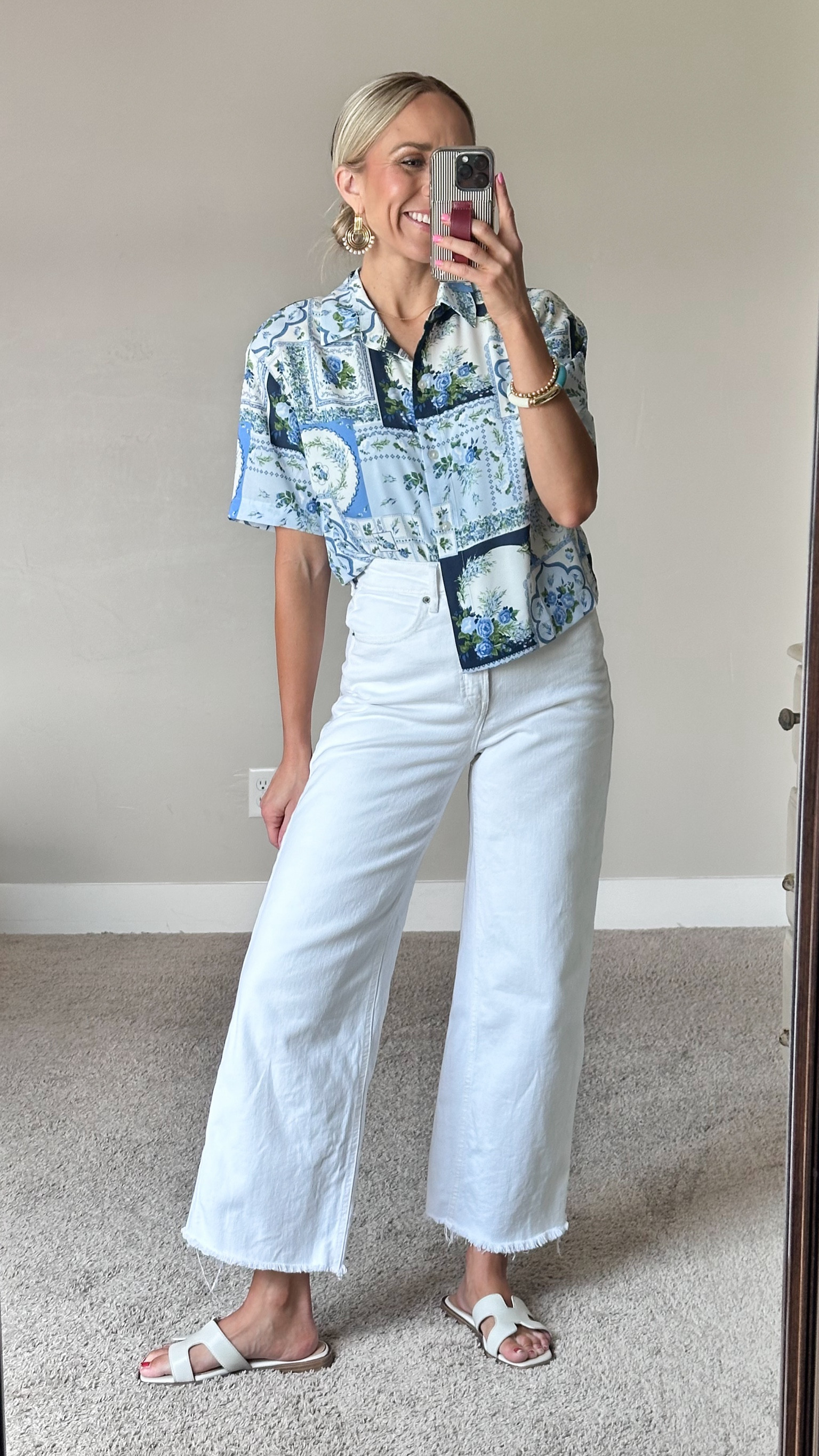 The perfect white wide leg cropped jeans from Old Navy and under $40 right now!

Top: true to size
Jeans: true to size 

#LTKStyleTip #LTKFindsUnder50 #LTKSummerSales