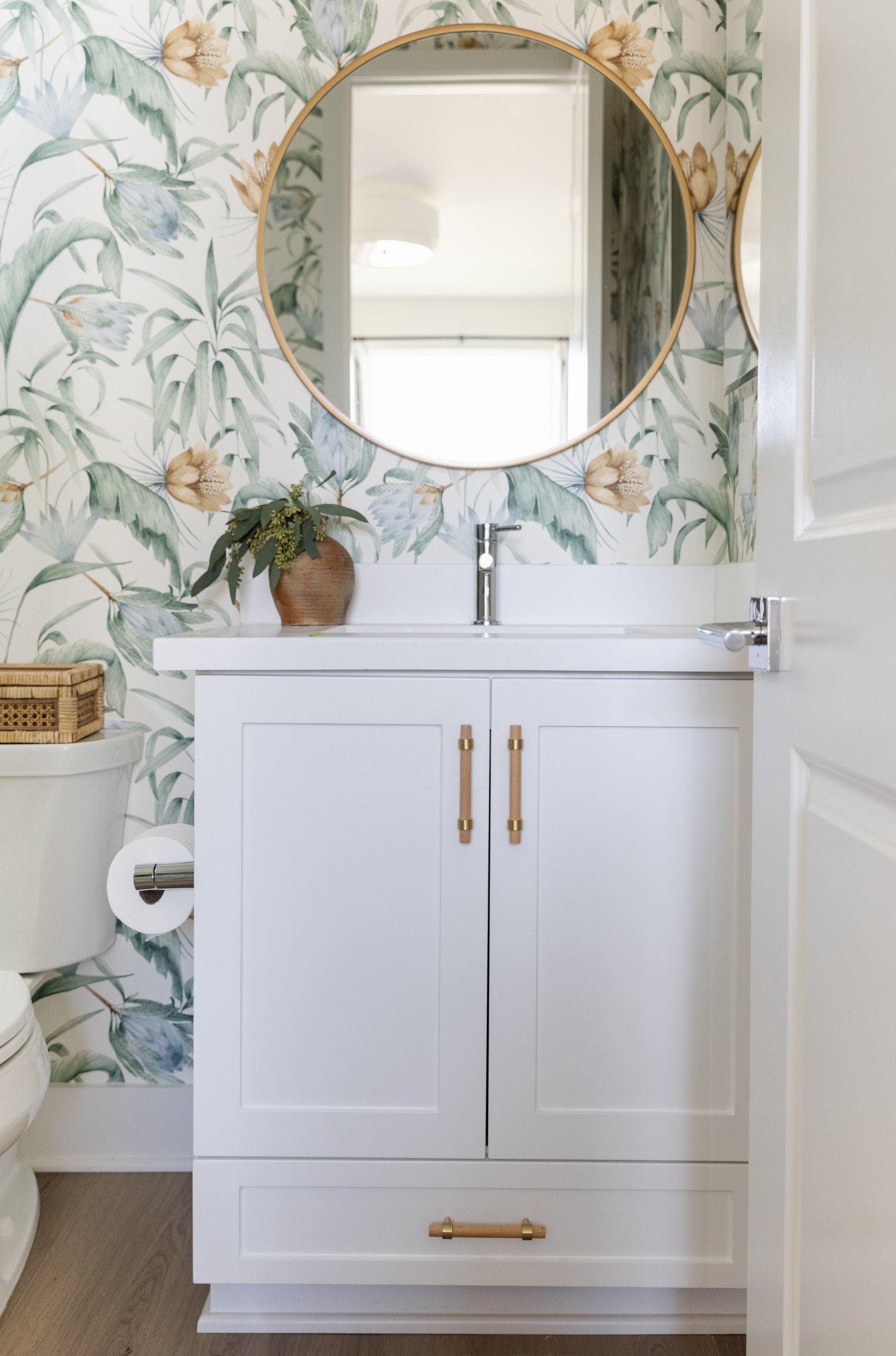 Coastal Modern Bathroom Design 🌴

Palm wallpaper, coastal wallpaper, bathroom designn

#LTKTravel #LTKmomlife #LTKHome