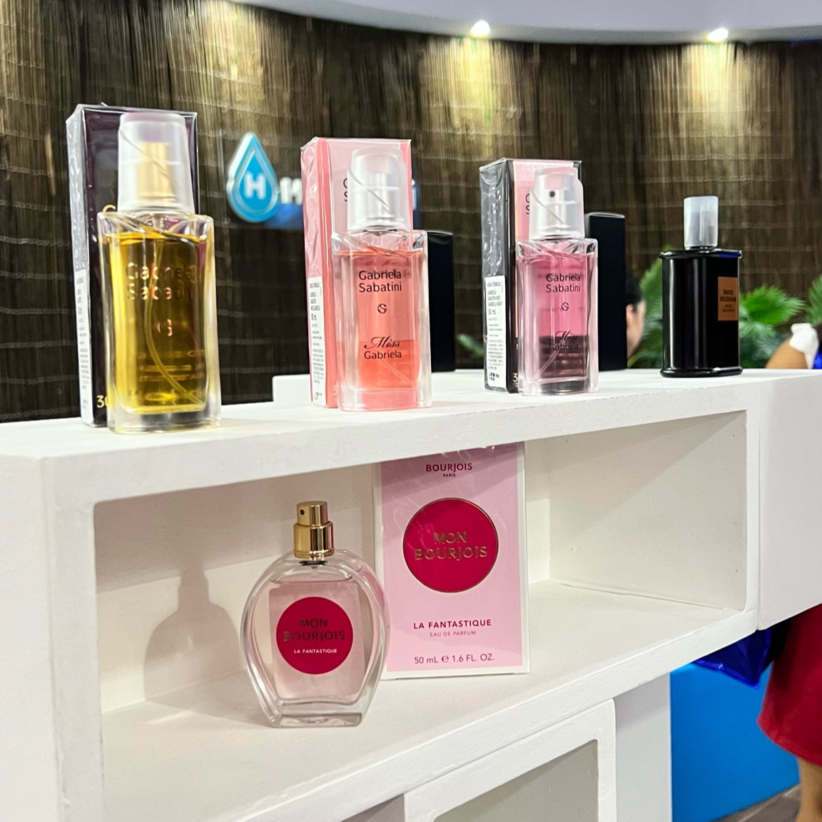 Gabriela Sabatini é uma personalidade vencedora e foi uma das tenistas mais vitoriosas de sua geração. Sua força e garra estão fortemente presentes nas criações aromáticas que passou a desenvolver depois de ter abandonado o esporte.

O Perfume Gabriela Sabatini define a mulher atual. Com fragrâncias únicas e incomparáveis, a marca é um verdadeiro clássico da perfumaria moderna, que resgata, em uma só personagem, a riqueza de todo o universo feminino.

#LTKbolsa #LTKbrasil #LTKbeleza