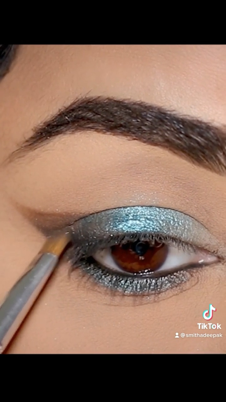 Super easy winged cut crease using the moment palette

#LTKbeauty #LTKfindsunder100 #LTKSeasonal