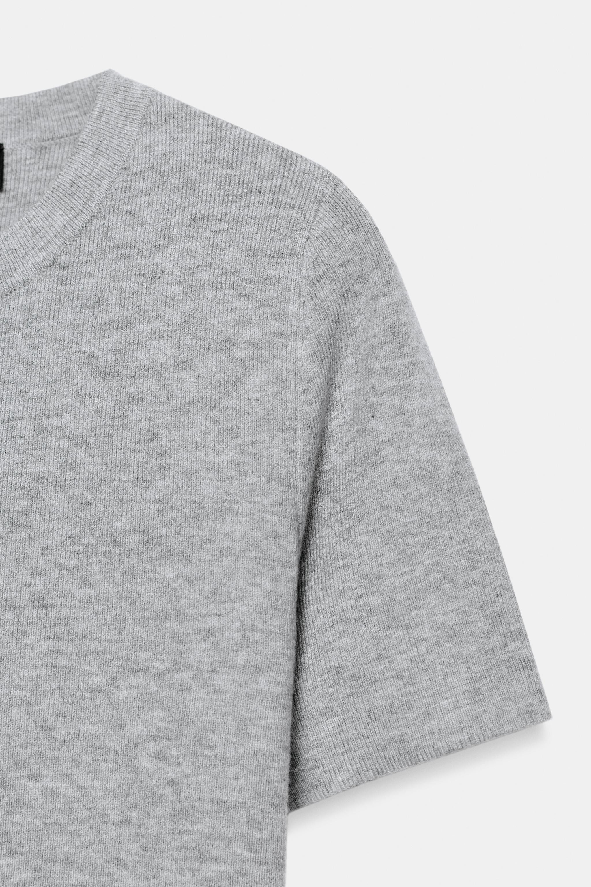 Model height: 178 cmRound neck, short sleeve top. Soft-touch fabric detail. | Zara UK