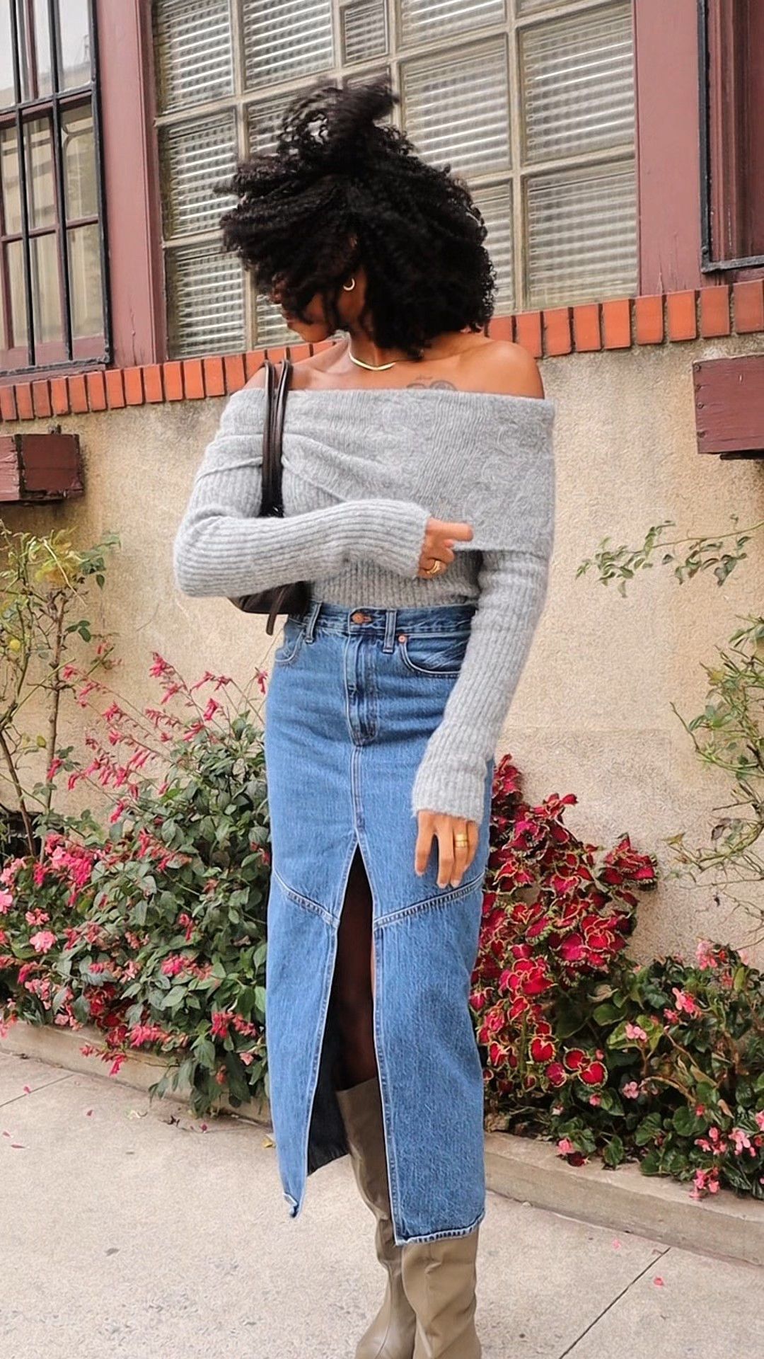 An effortless fall style 🩶

Skirt & Bag are from Rent the Runway
Top from Century 21
but I’ve linked similar styles and brands below !



#LTKFallFashion #BlackWomenStyle #OOTDInspo #FallOutfitIdeas #LTKOutfit #MinimalChic #FeminineStyle #NYCStyle #BlackWomenInTheir30s #StyleEvolution #SoftStyle #NeutralOutfitInspo


#LTKStyleTip #LTKTall