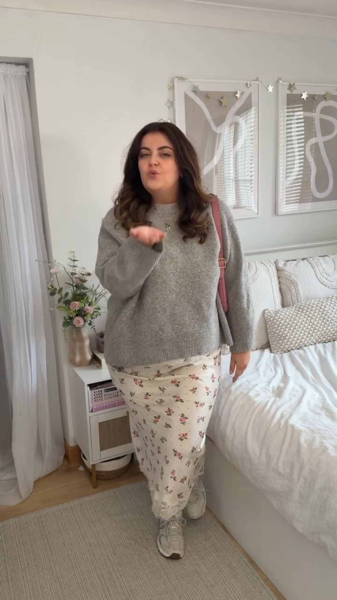 Recreating Pinterest outfits as a midsize girl 💐✨ would never have thought about this combination, but you guys know me I would love it with a pink jumper instead 👀 let me know what you think down below👇

#midsizeootd #midsize #springoutfitideas #recreatingpinterestoutfits @pinterestuk