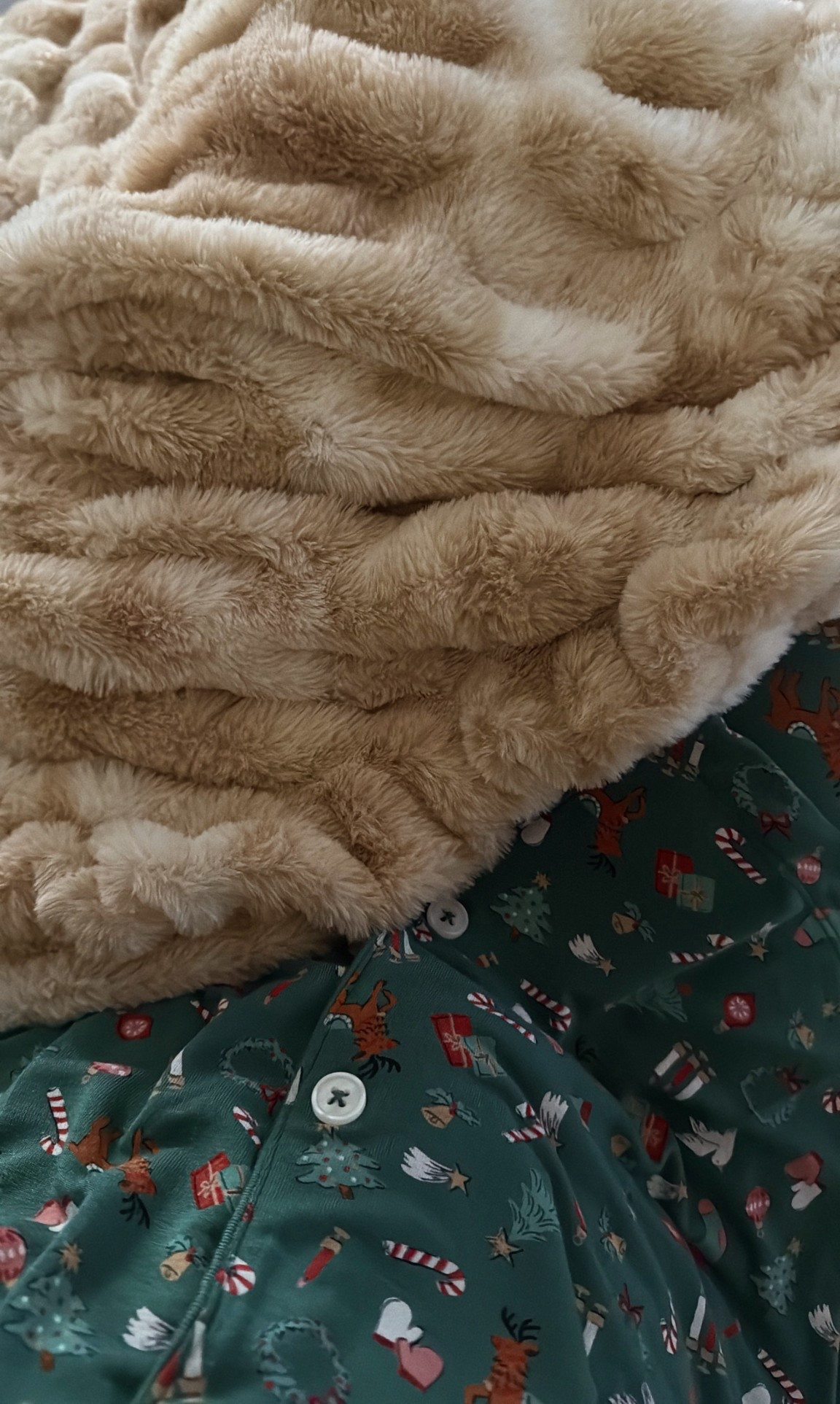 Postpartum comfies ✨ these pjs are so cute & comfy and have matching sets for daddy & baby! #postpartum #lolablankets #christmaspjs #SofiaGrainge #amazon

#LTKSeasonal #LTKSaleAlert #LTKBaby