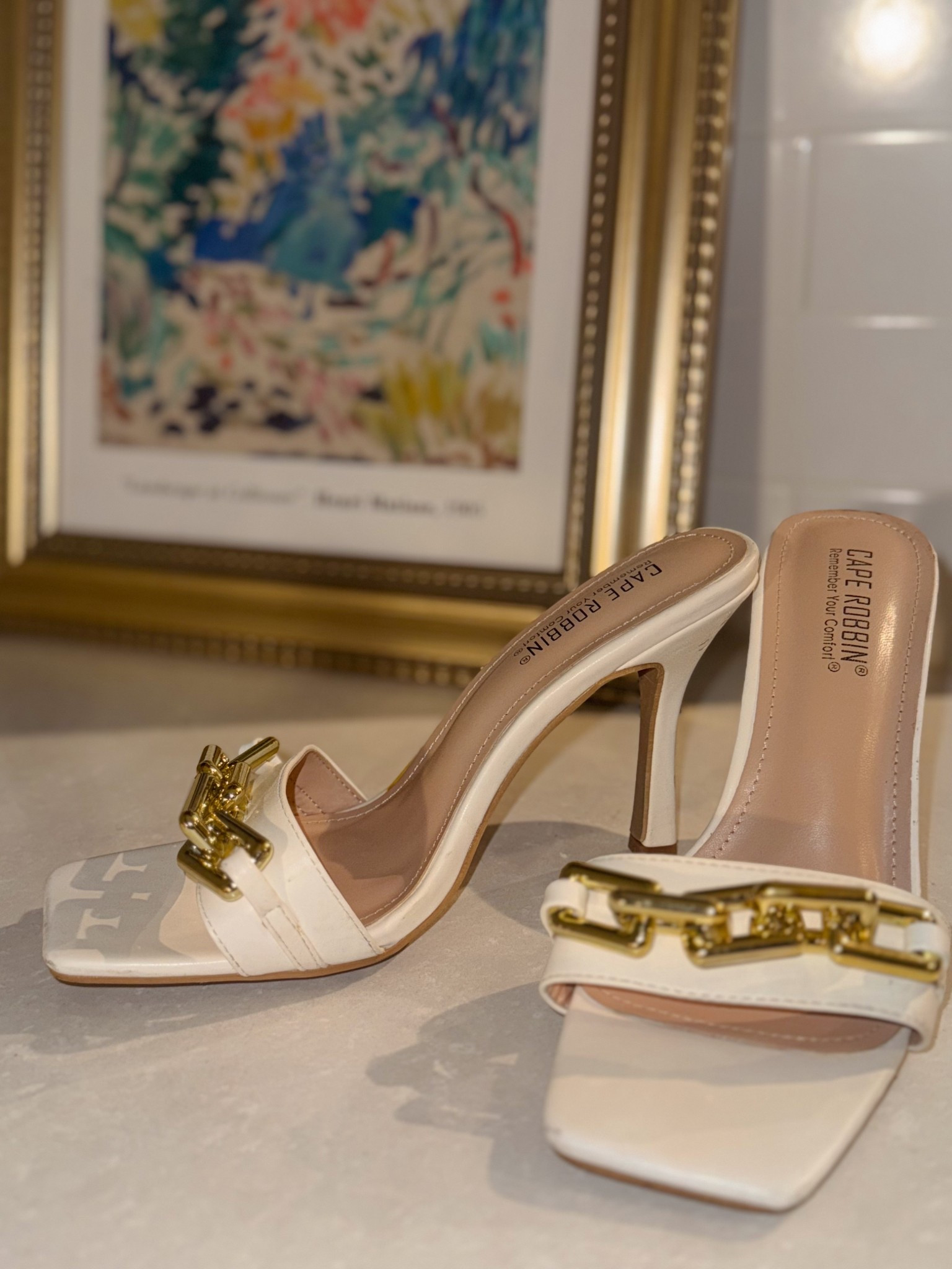 Gold and white heels = you can't go wrong! Such a vibe. 

Heels: Cape Robbin  

 

#LTKFindsUnder100