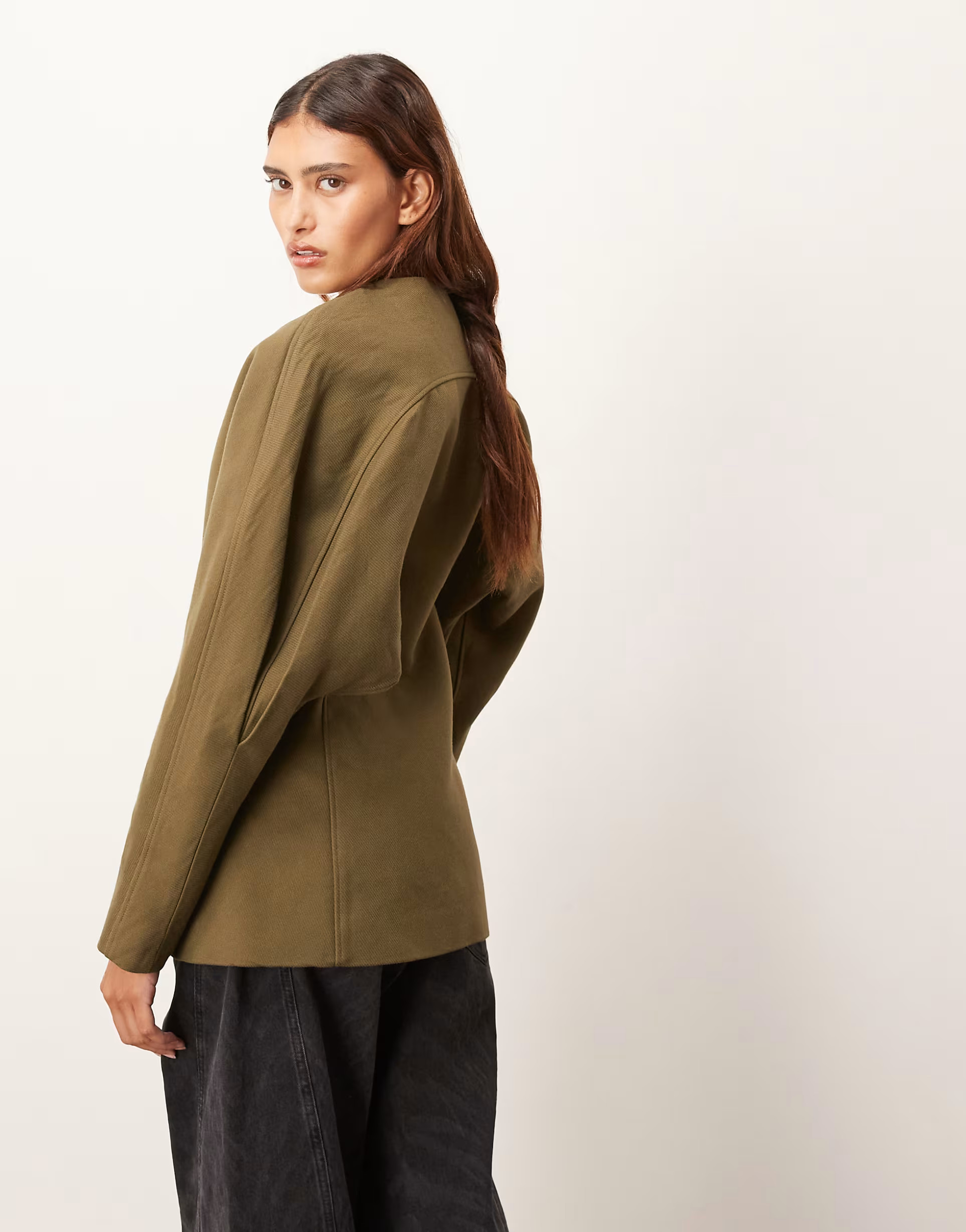 ARRANGE \u2013 Ultimate \u2013 Schwerer, geformter Twill-Blazer in Olivgr\u00fcn mit tailliertem ... | ASOS (Global)