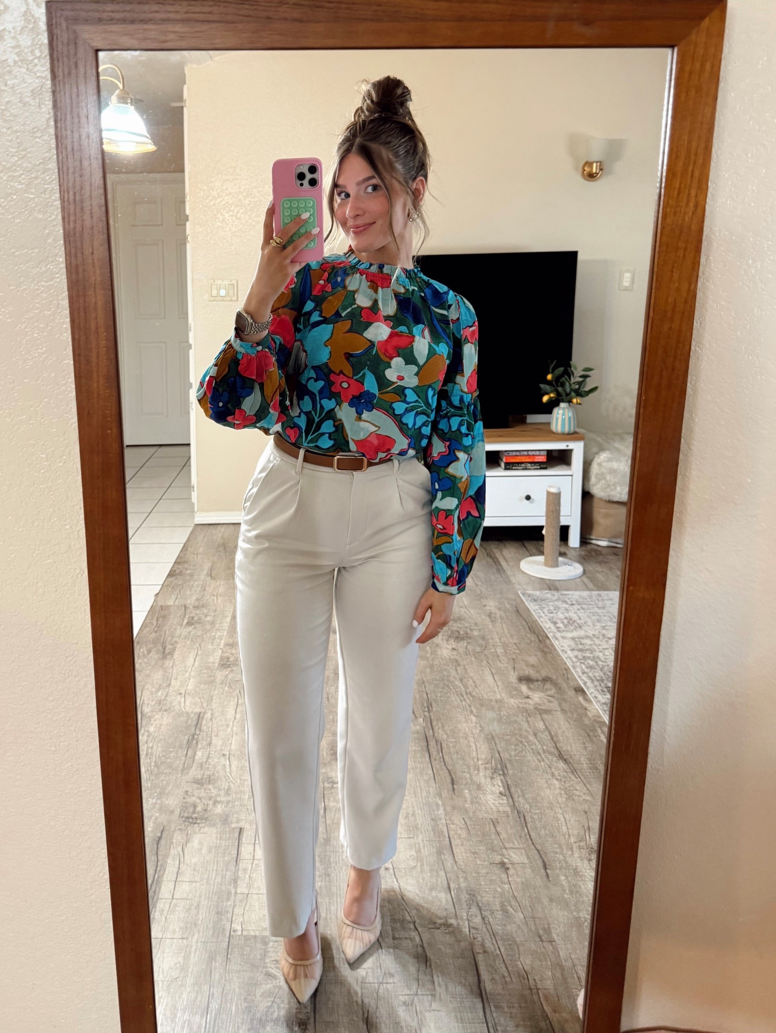 Office outfit of the day! 💼
Top was a gift from my mom from ReFabbed Boutique! 💞

#LTKWorkwear