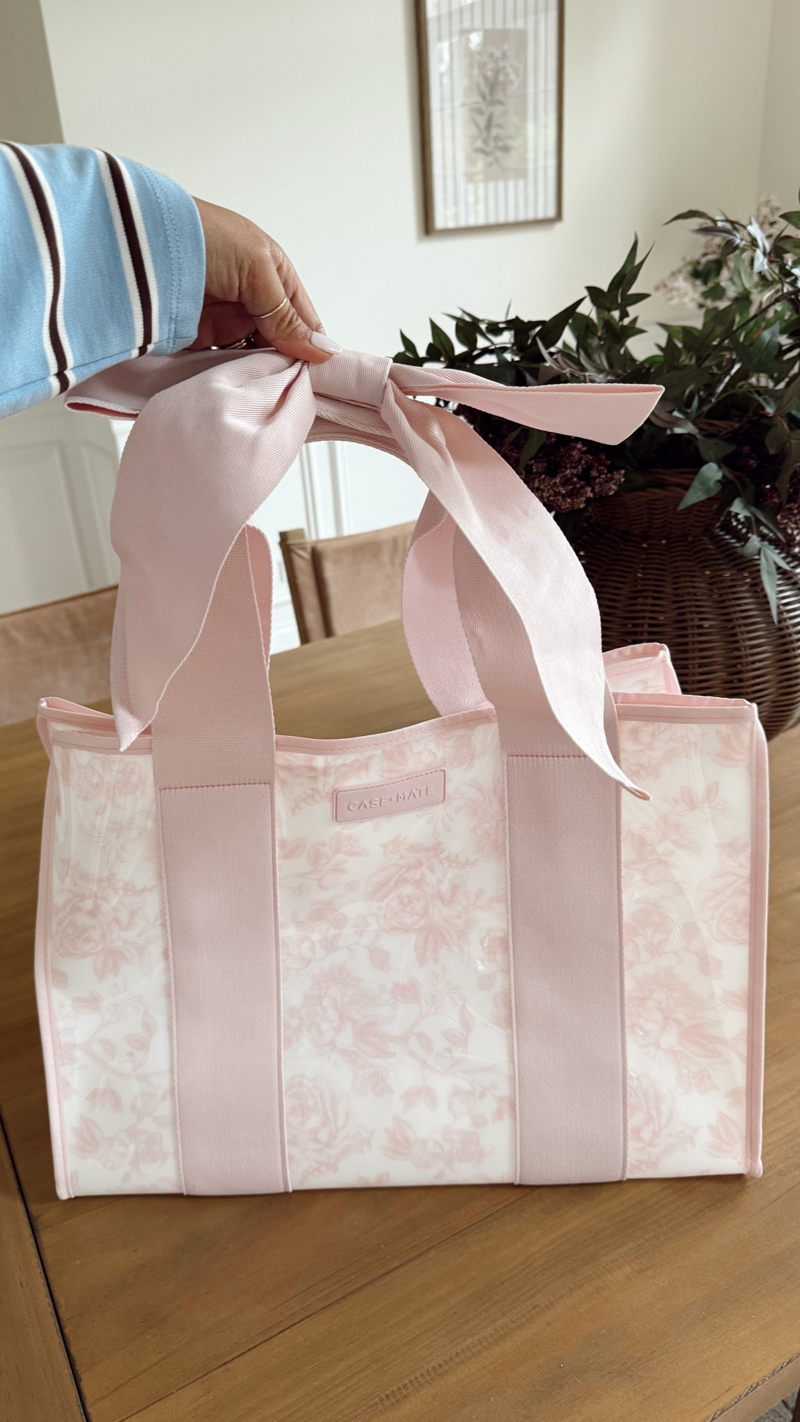 CaseMate sent over this gorgeous jelly style tote bag with bow strap! Love it! Perfect for the beach, pool, traveling, the gym, or running errands. Adorable!! Comes in so many colors too 😍 #sponsored @casemate case mate, casemate bag, tote bag

#LTKmomlife #LTKdayinmylife #LTKootd