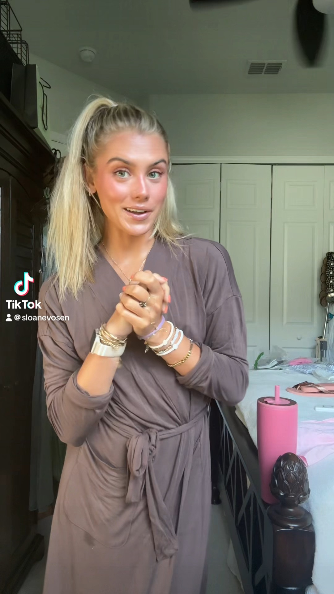 Nuuds lounge robe in size XS/S. Sweat-free GRWM moments in this little number. A light and airy take on your favorite robe, featuring a self-tie belt and two front pockets

#LTKFindsUnder100 #LTKVideo #LTKBeauty