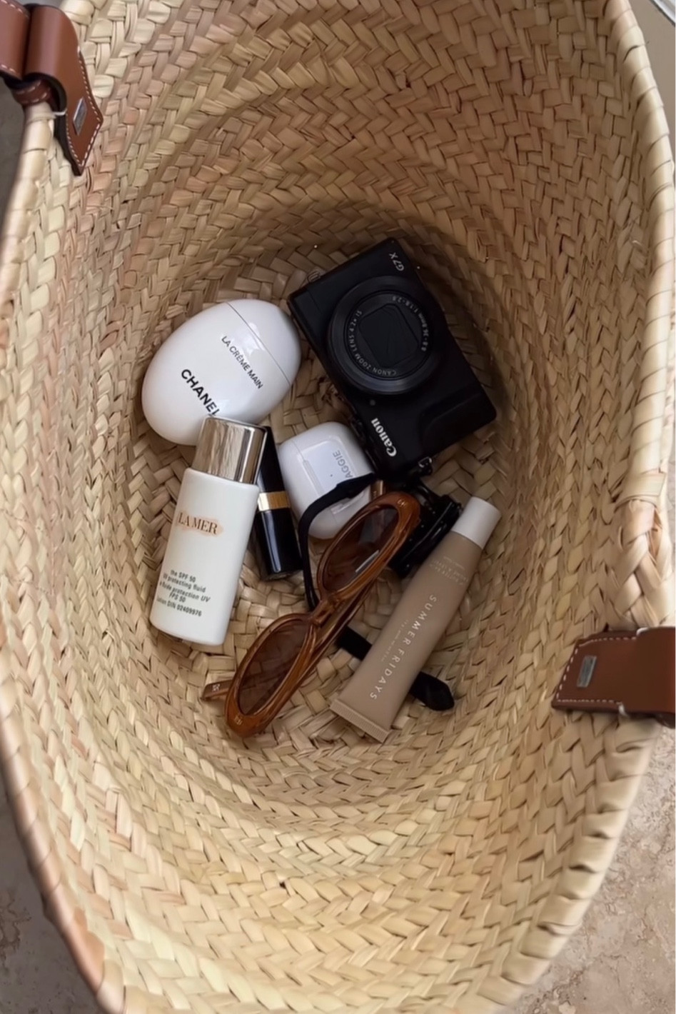 What have in my purses 🤍

#LTKbeauty #LTKeurope #LTKitbag