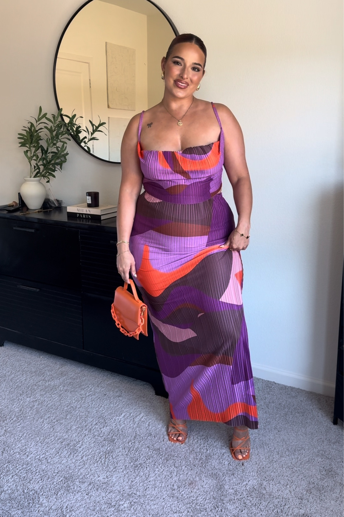 Wearing size 12 in skirt and top! Very stretchy so can size down. 

I recommend boob tape with this top personally! 

Linked similar orange heels as these are sold out  