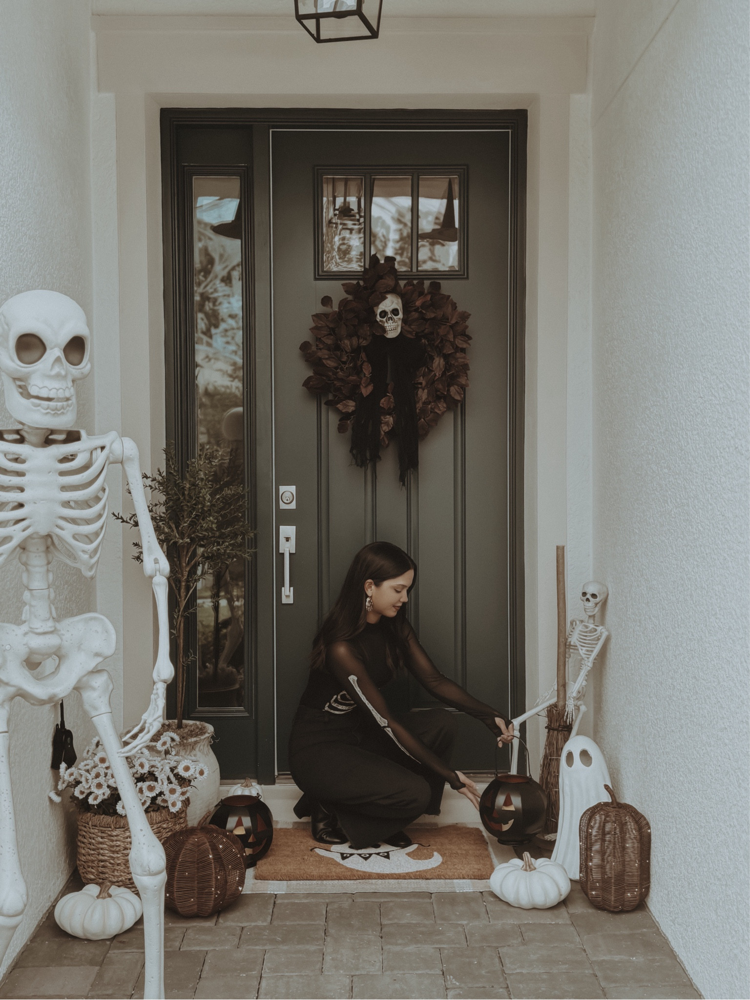 Linked everything I could from my Halloween front porch and other outdoor decorations I have 🖤