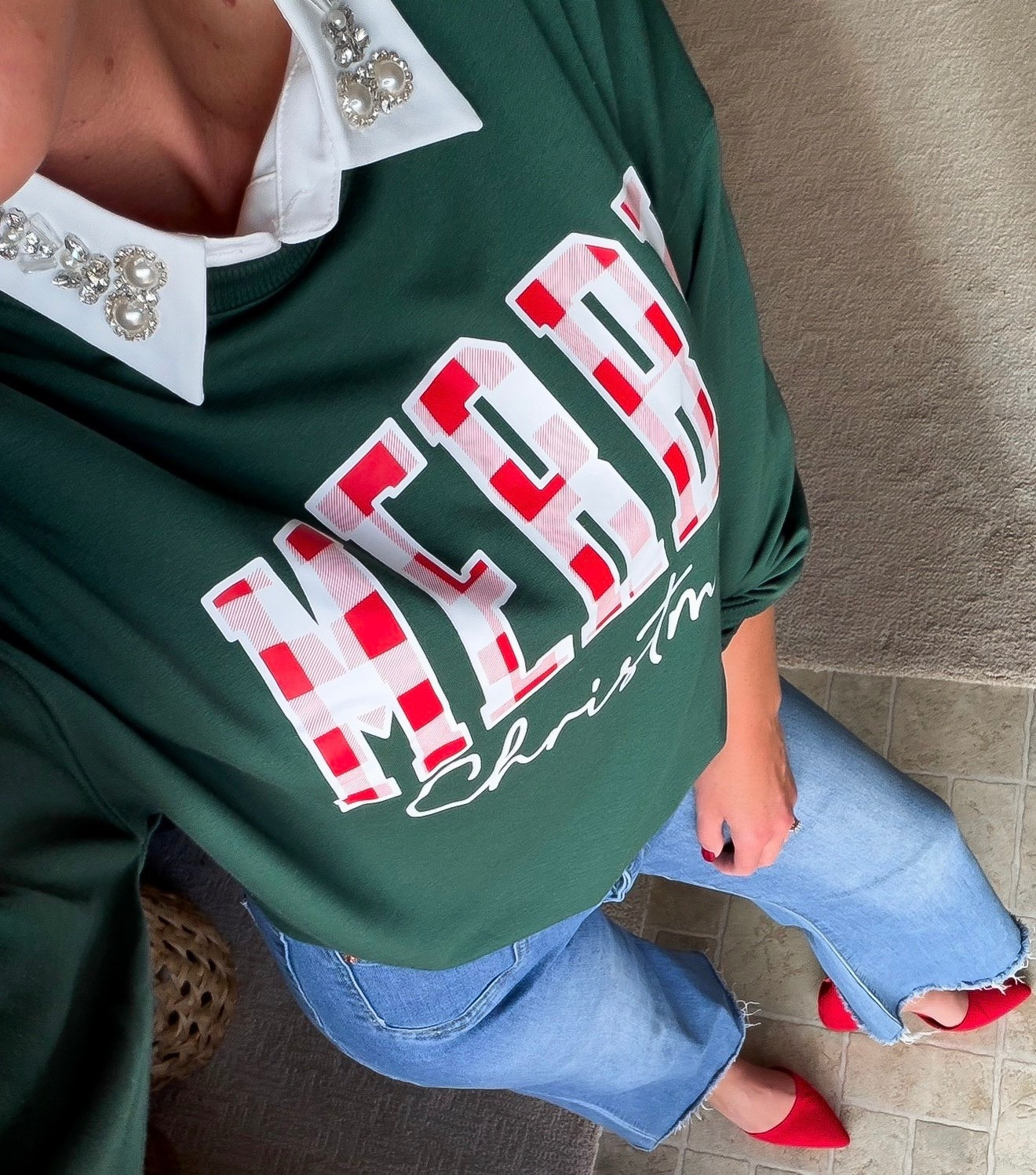 ❤️💚🤍 I love a good festive sweatshirt. 
Sweatshirt/ small
Jeans/6

#LTKHoliday #LTKSeasonal