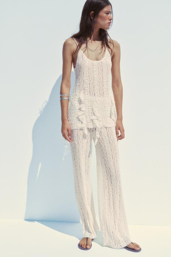 LACE TEXTURE SCALLOPED TOP | Zara US