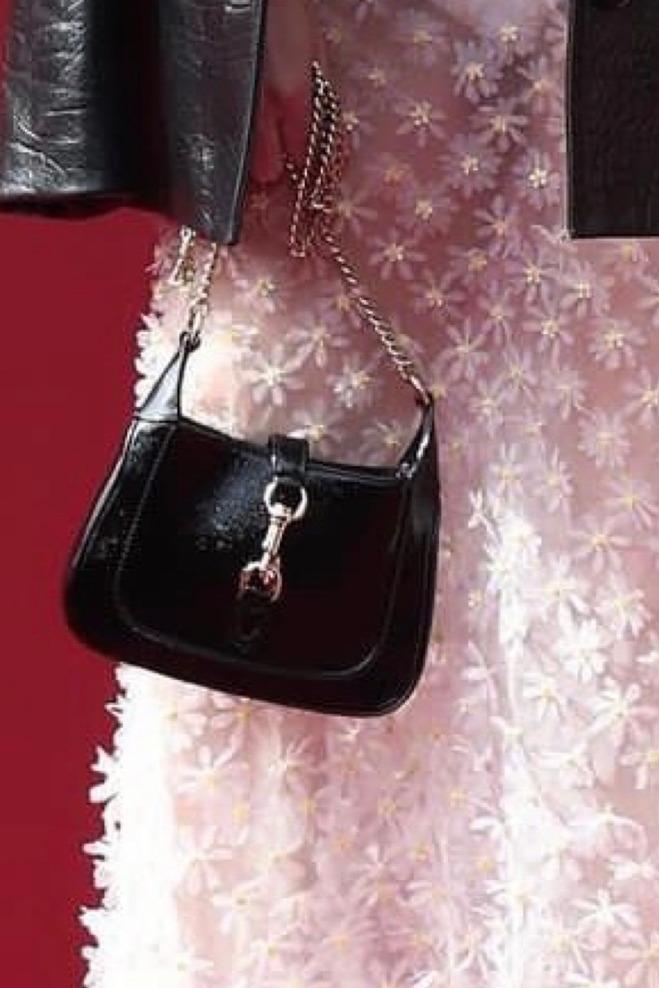 Dakota johnson jackie bag -  @starstyleforless 

#LTKsalealert #LTKitbag #LTKfindsunder100