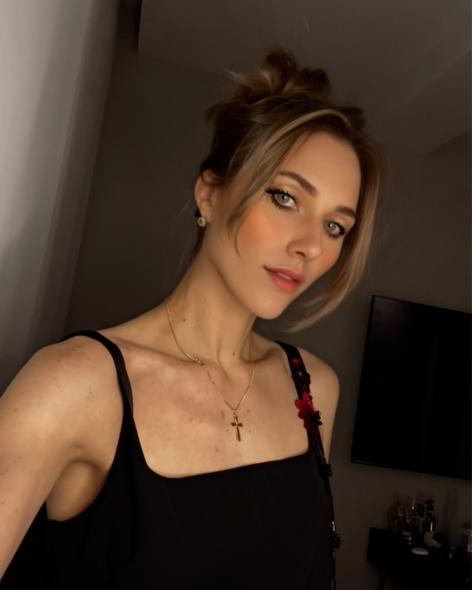 Hairdo up with framed bangs is such a glam 🆙 and it takes 10 seconds! 

#LTKBeauty #LTKSaleAlert #LTKselfcare