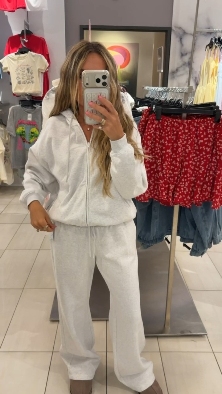 Love the gray color of this set. 🤍 It’s such a classic, but it also comes in several other color options if you’re looking for something different!

Nordstrom Sale, Nordstrom Anniversary Sale, BP, matching set, sweat set, zip hoodie, wide leg sweatpants, cozy outfit, lounge set, slippers

#LTKootd #LTKSaleAlert #LTKPetite