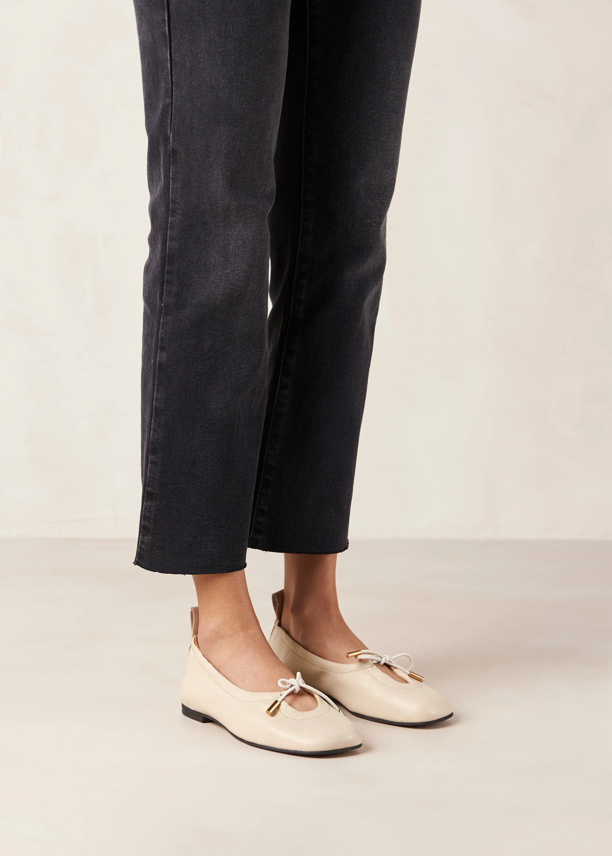 Rosalind - Cream Ballet Flats | ALOHAS | Alohas AU