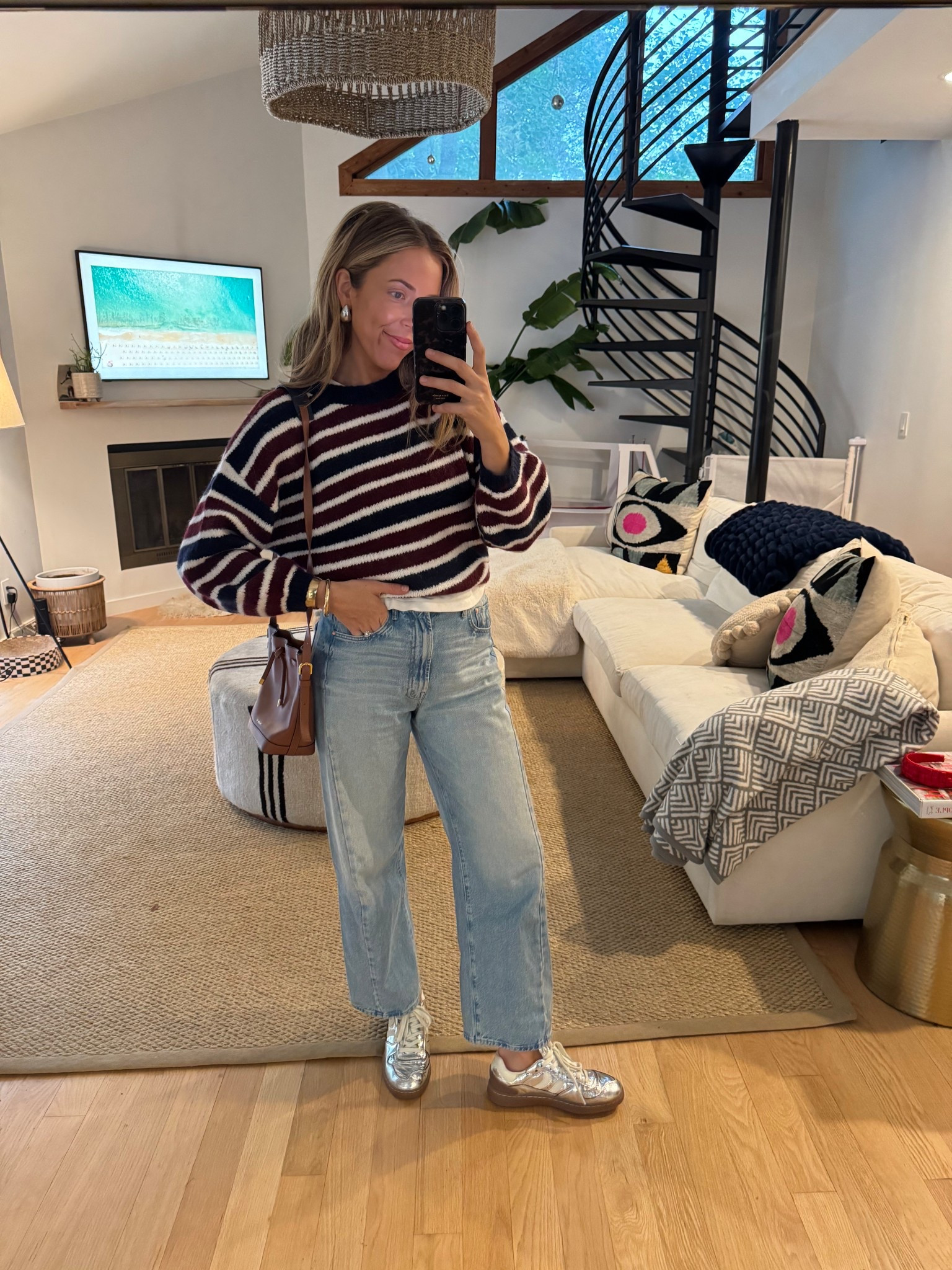 Size small sweater 
Size 26 jeans 
Size 8 shoes (I’m usually an 8.5 so I chose the size down) 
Size small bag 