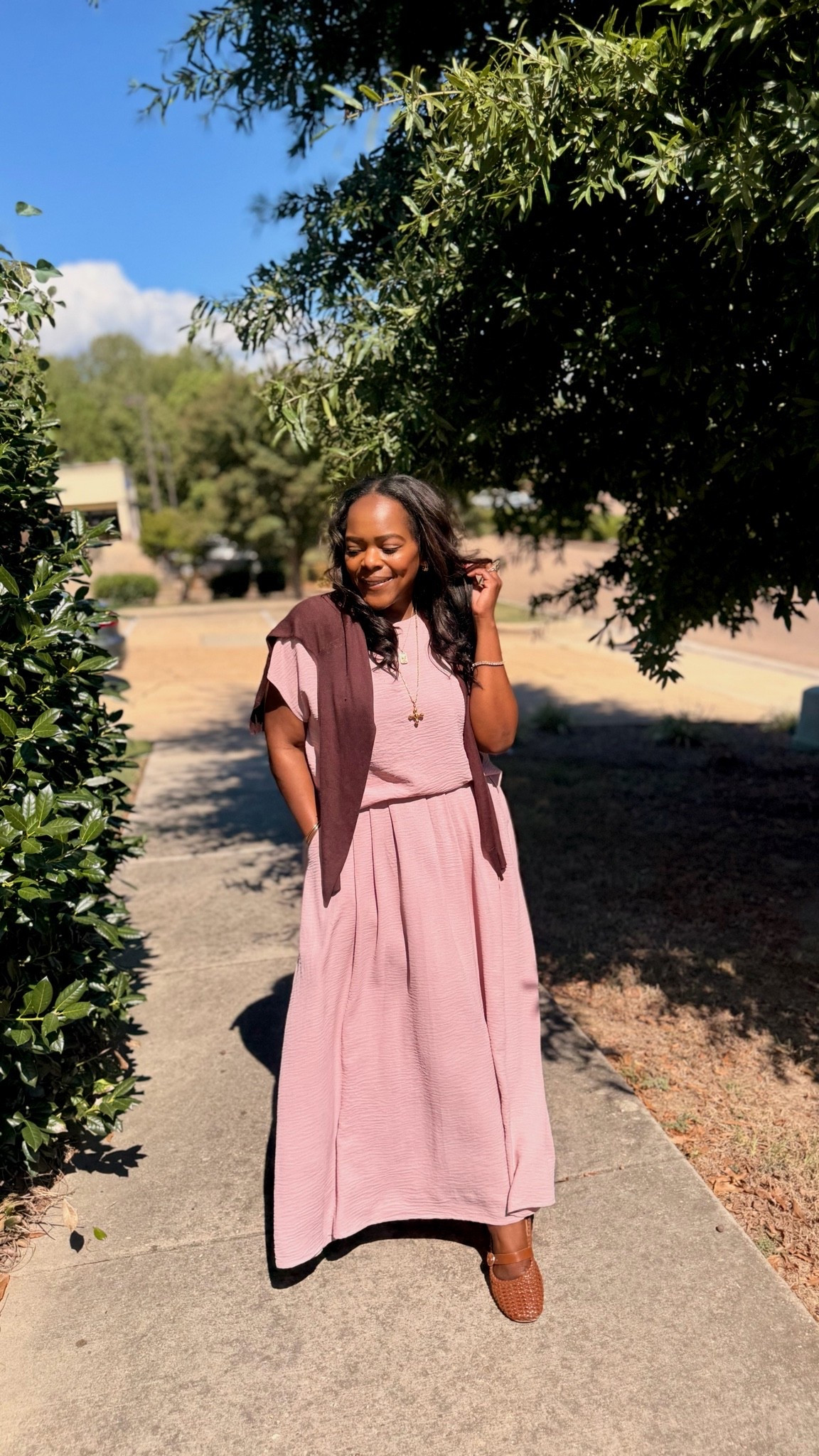 My Tuesday workwear OOTD / I had a dentist appointment (anyone else have severe white coat syndrome 🤣) so I wanted to wear something comfy but still look chic. 

This set from Amazon is one of my favorites so much so I have it in two other colors! 😅💁🏽‍♀️✨