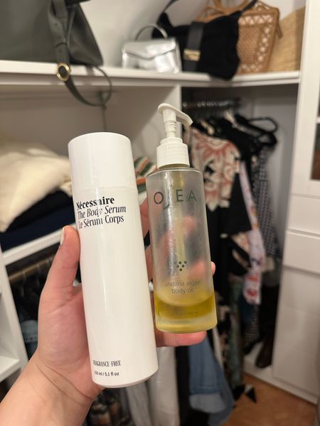 The ultimate post shower hydration. The serum locks in moisture and the body oil sinks right in. I can even use it in the morning, because it doesn’t feel sticky or too heavy   