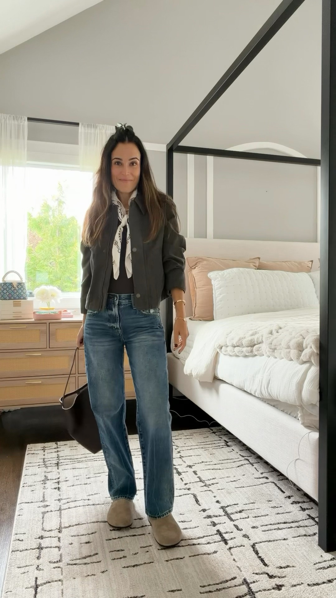 October's outfit formula: cropped jacket + bandana scarf + denim 🍂 The scarf is the little detail that makes the whole look 😍

💌 type "OCT" and I'll send you the links!
🔗

#LTKootd #LTKOver40 #LTKSeasonal