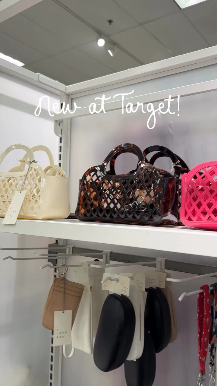 New jelly handbags at Target! They aren’t online yet but comment “shop” and I’ll send you the link when they are! 

#Targetcreator #targetfinds  #targetstyle
