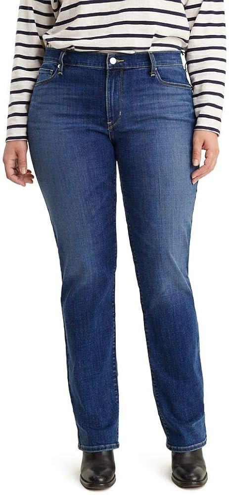 Levi's Women's Classic Straight Jeans (Plus Size) | Amazon (US)