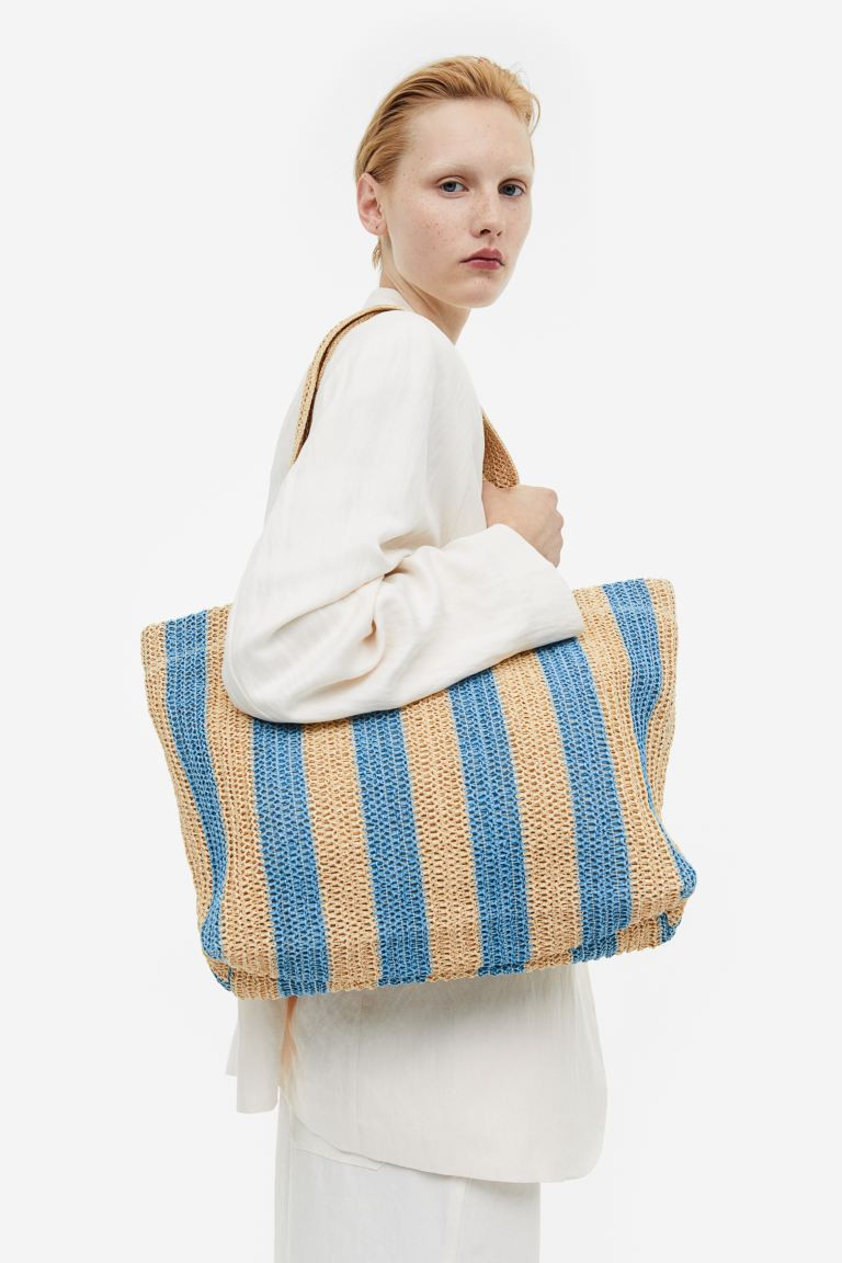 Shopper aus Stroh | H&M (DE, AT, CH, NL, FI)