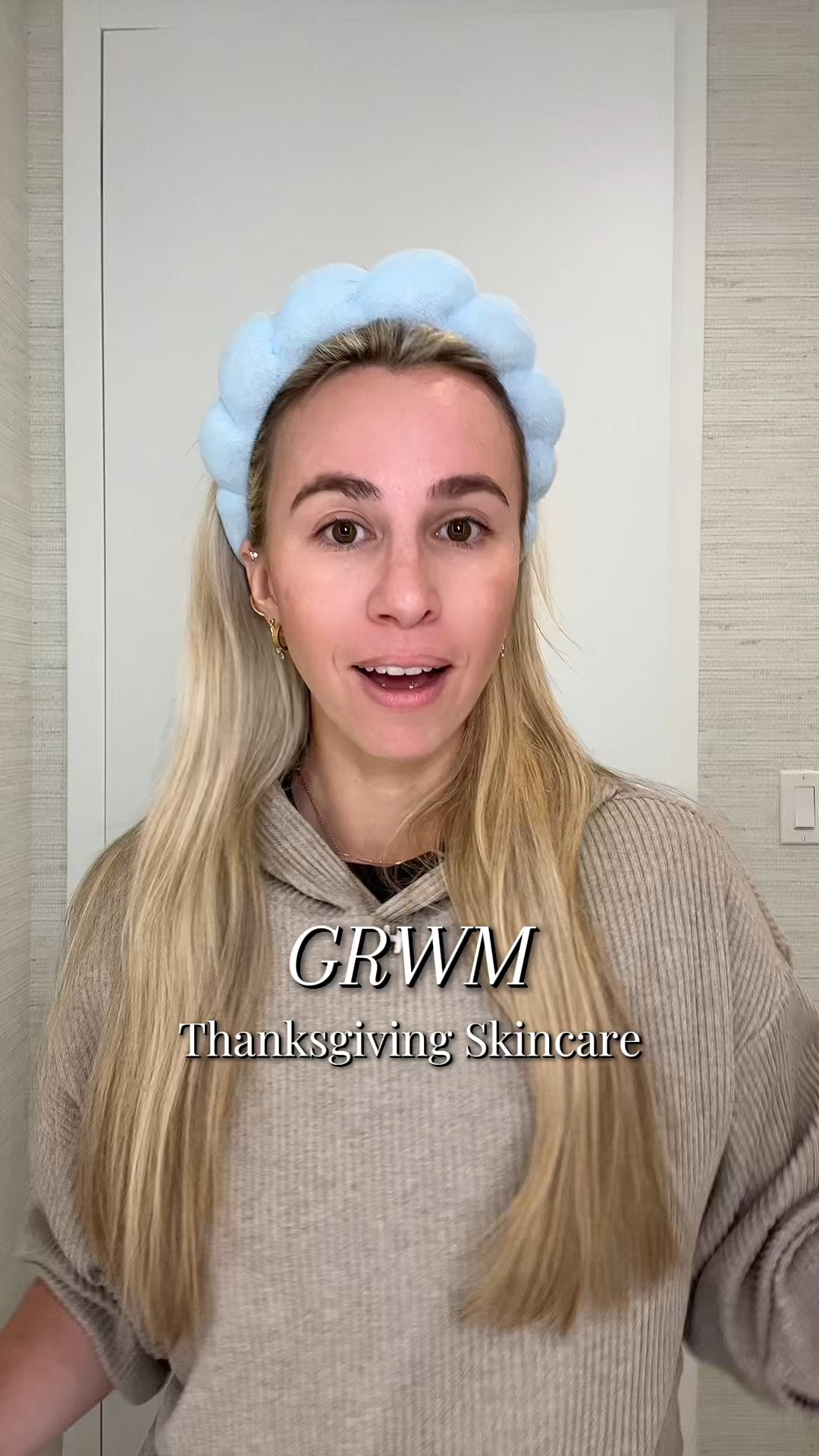 A very chatty Thanksgiving GRWM 🧡 Talking plans, favorite dishes, Black Friday / Cyber Monday shopping, losing an earring at the mall yesterday, and taking the pups to the beach to run out their energy 😂✨
Everything I’m using + all the BF/CM deals are linked here and in my ShopMy!
•
•
•
thanksgiving grwm
thanksgiving routine vlog
thanksgiving morning skincare
holiday morning routine
chatty grwm skincare
dewy skin routine
skincare for sensitive skin
travel morning routine
holiday vlog aesthetic
black friday shopping deals
cyber monday beauty sales
shopmy black friday edit
ltk cyber monday finds
vacation with dogs vlog
beach day with dogs
realistic morning routine
thanksgiving outfit prep
getting ready for thanksgiving
alo sweatshirt grwm
tiktok headband skincare
amazon wrist guards skincare
clean skin club towel
rhode pineapple refresh
rhode glazing milk routine
rhode peptide serum
lancôme genifique concentrate
maelove glow maker
caudalie vinoperfect serum
tula cooling and depuffing eye cream
elemis pro collagen morning matrix
rhode barrier restore cream
sunday riley autocorrect eye cream
summer fridays jet lag mist
dewy minimalist skincare
hydrated holiday makeup prep
winter skincare routine 2025
glowy skin prep routine

#LTKgrwm #LTKSaleAlert #LTKmorningroutine