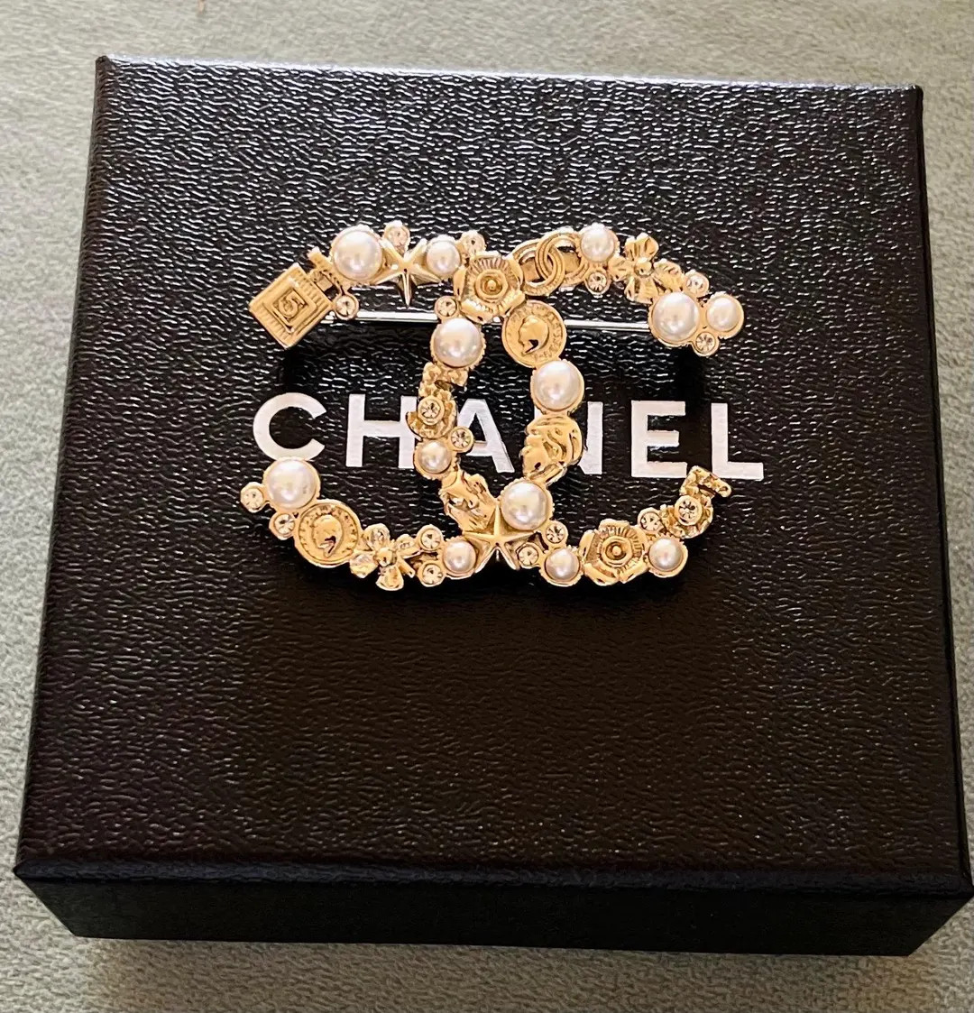 Chanel Vintage CC Logo Brooch With Pearls and Charms – Gold Tone With Crystal - Etsy | Etsy (US)
