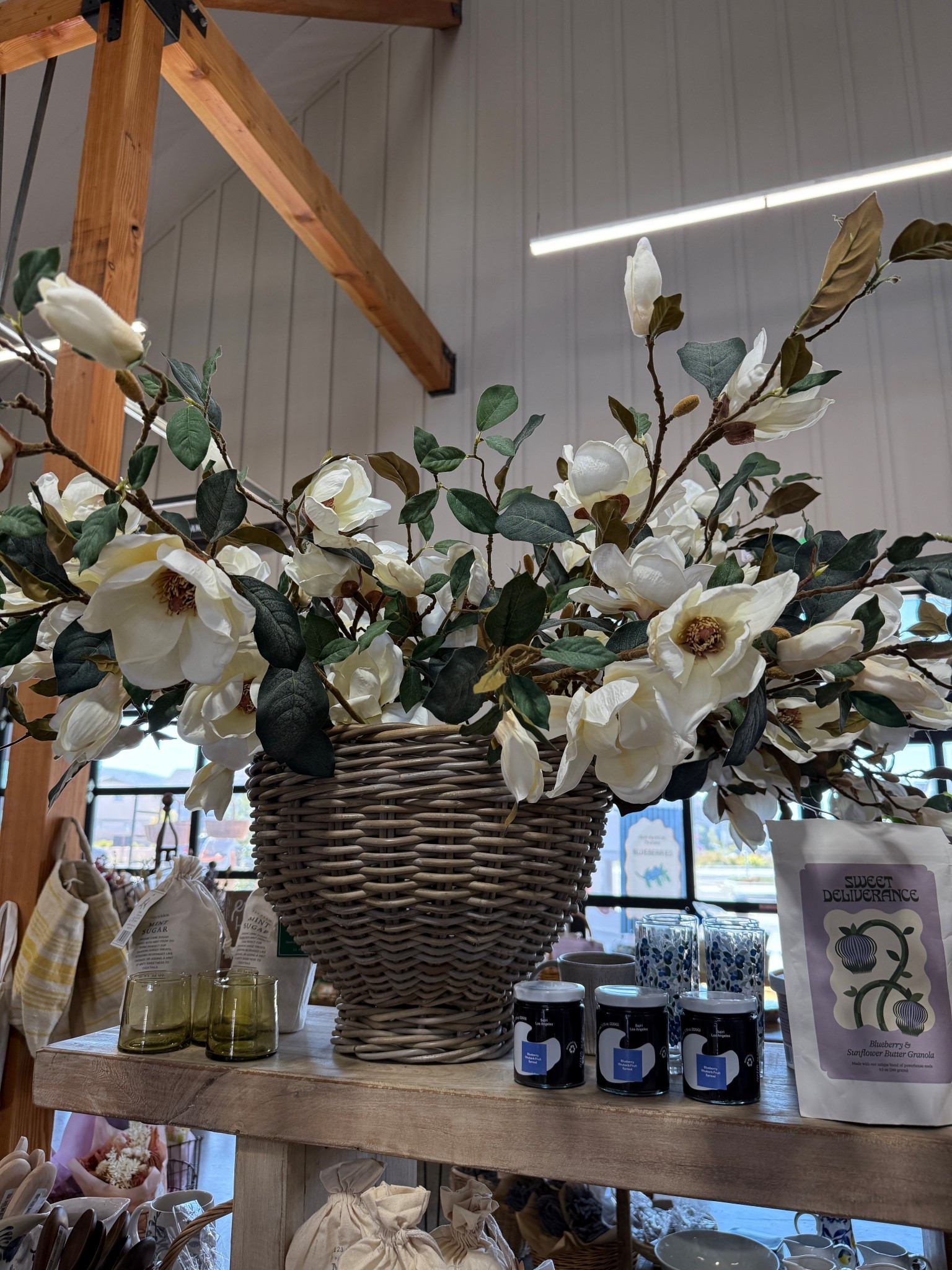 The prettiest Magnolia Stems 

#LTKHome